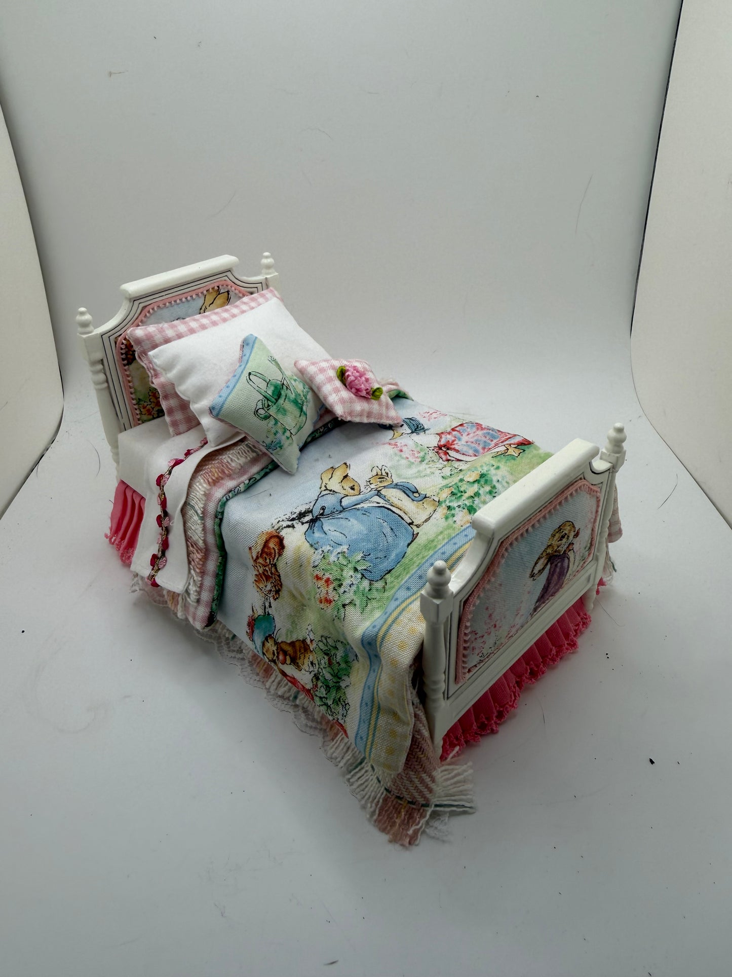 1/12th - 1:12 - 1 inch scale Beatrix Potter Single bed (2 available)