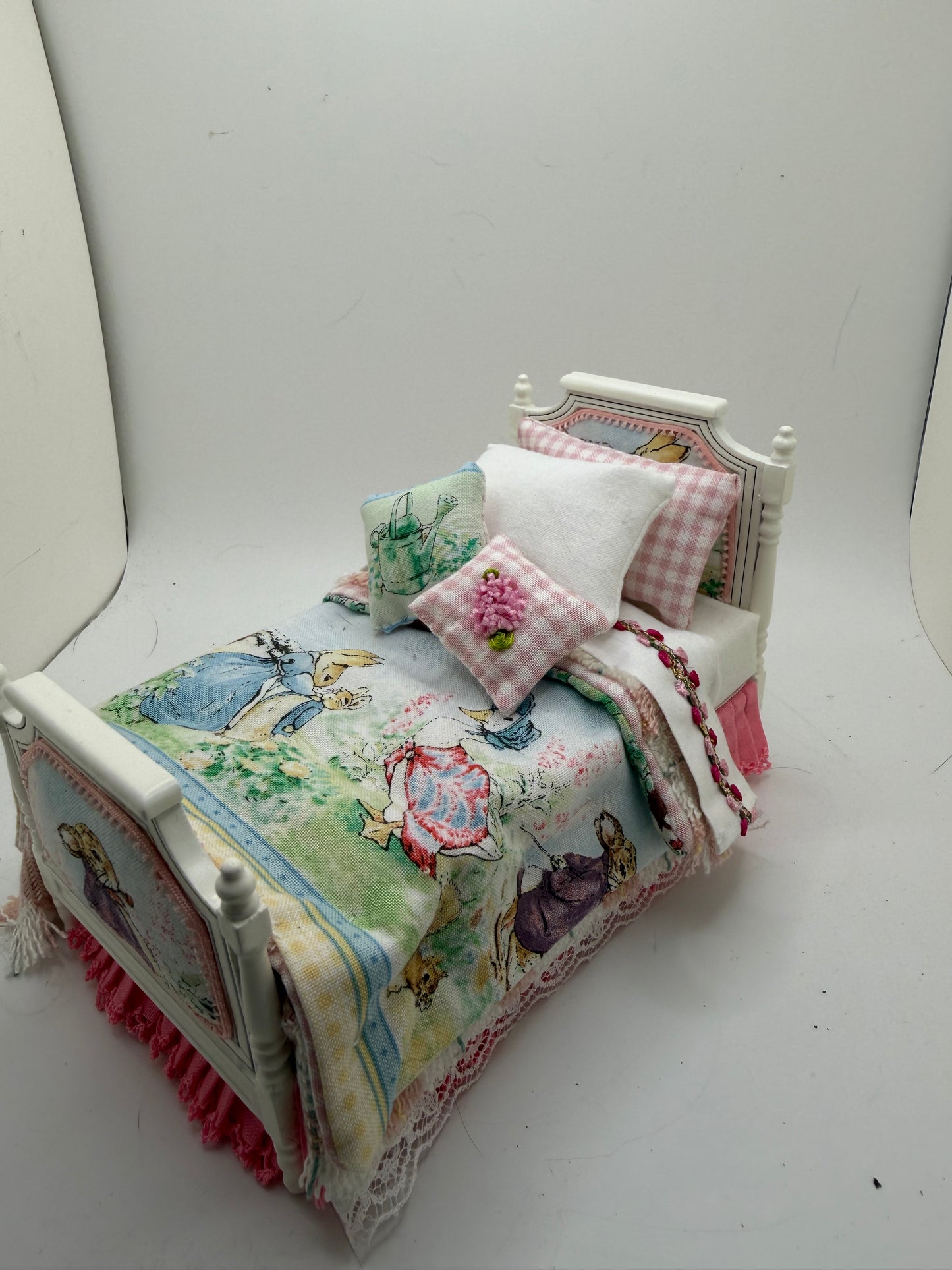 1/12th - 1:12 - 1 inch scale Beatrix Potter Single bed (2 available)