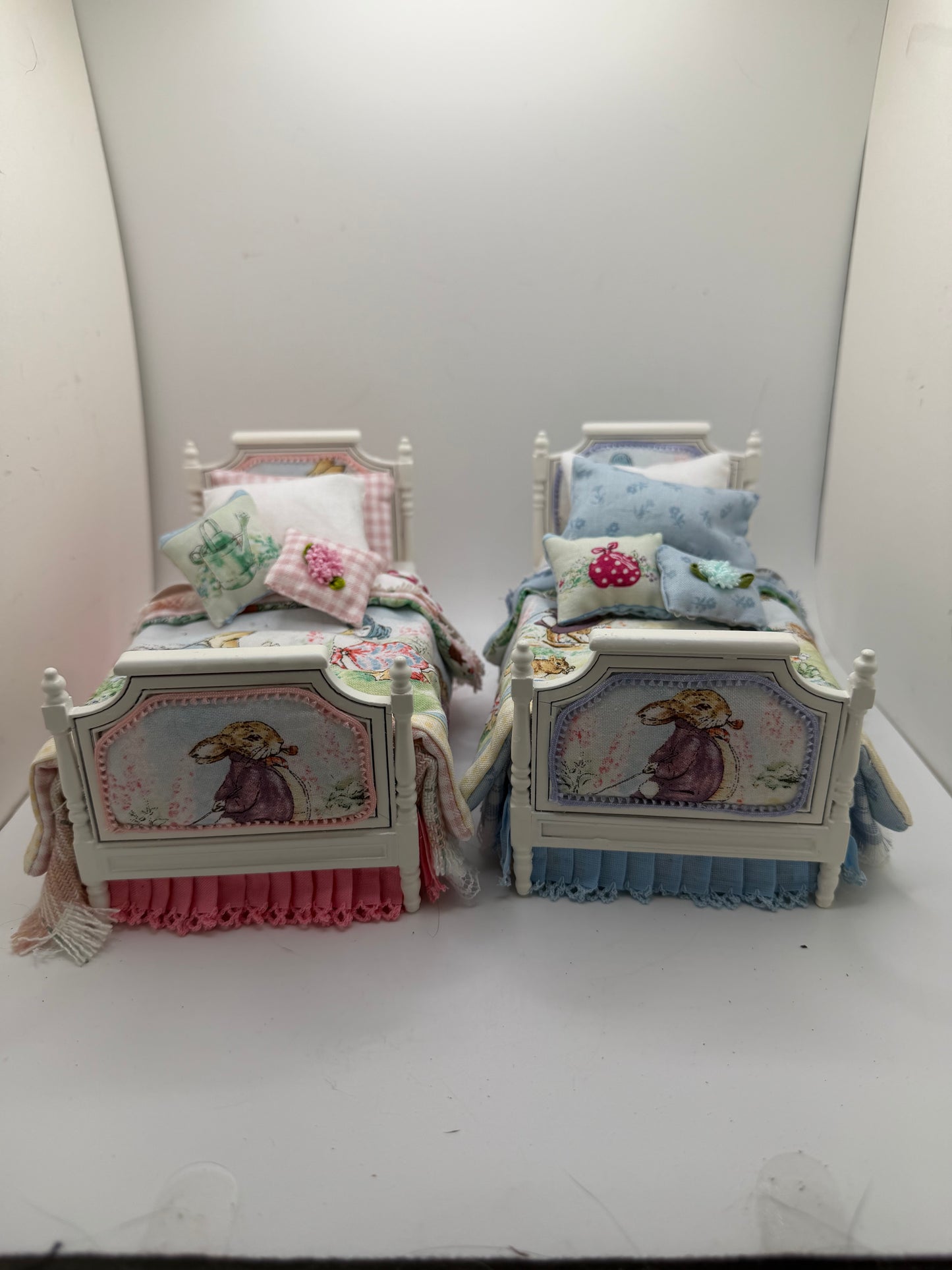 1/12th - 1:12 - 1 inch scale Beatrix Potter Single bed (2 available)