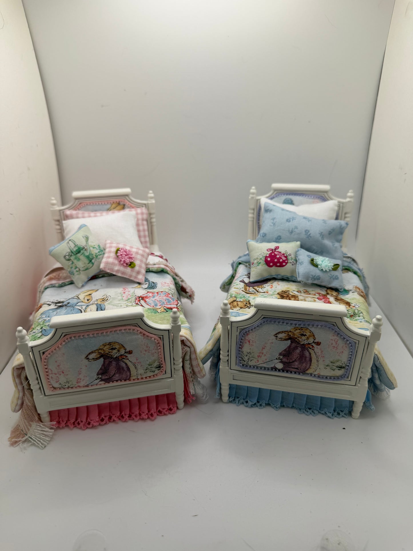 1/12th - 1:12 - 1 inch scale Beatrix Potter Single bed (2 available)