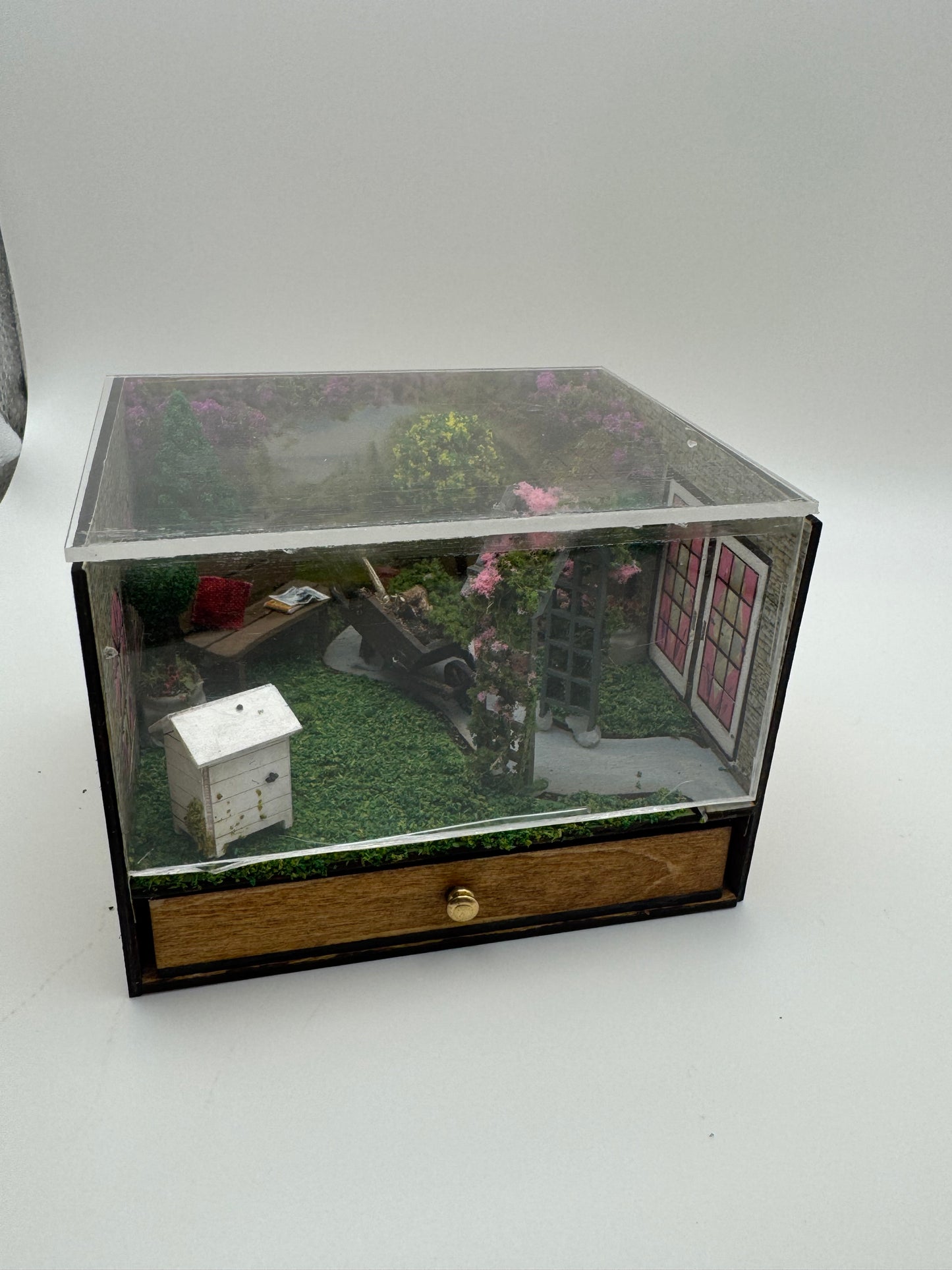 1/48th Room Box - Garden