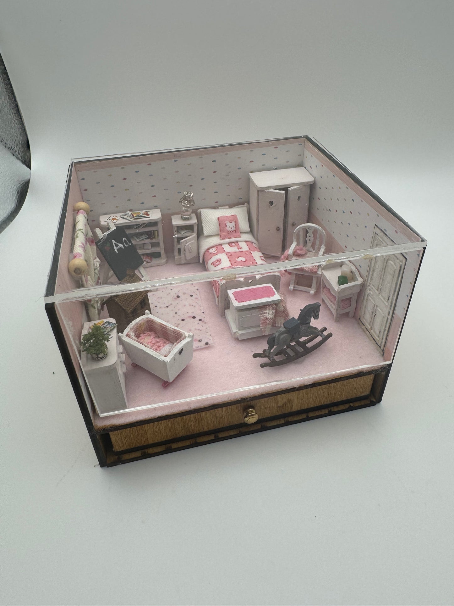 1/48th Room Box - Girls Nursery