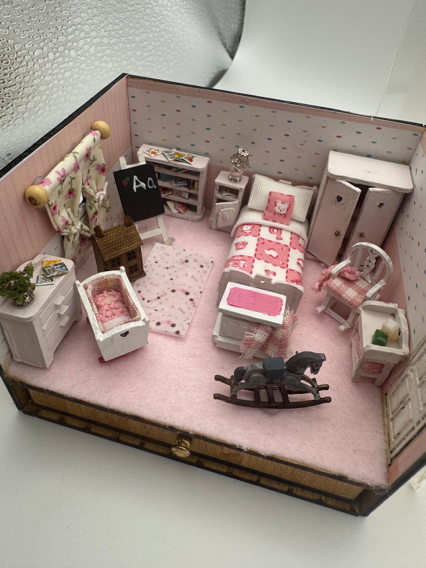 1/48th Room Box - Girls Nursery