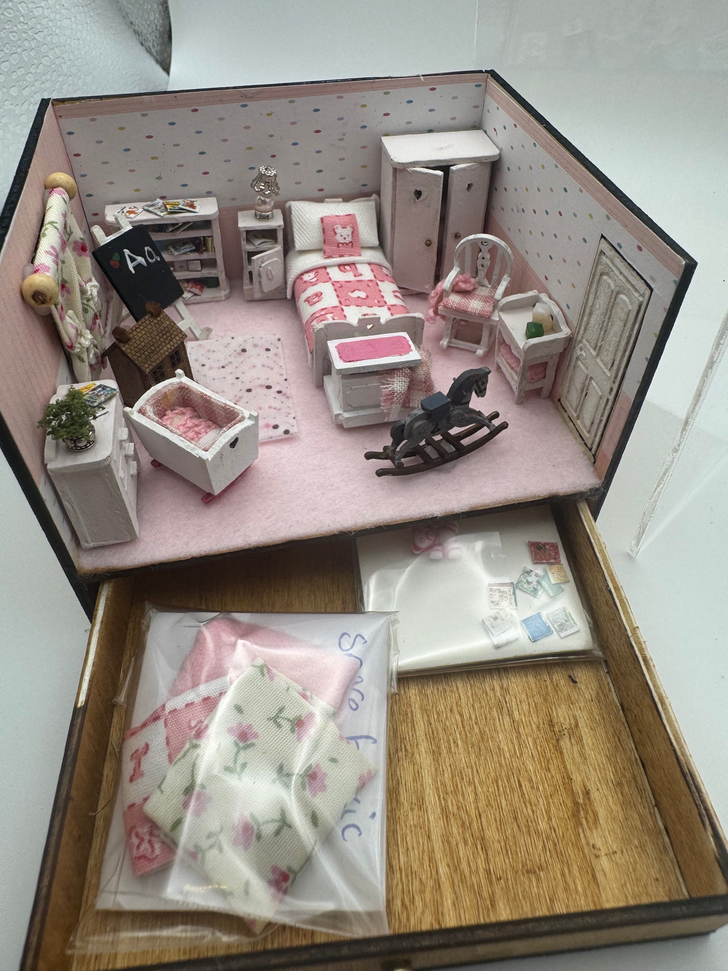 1/48th Room Box - Girls Nursery
