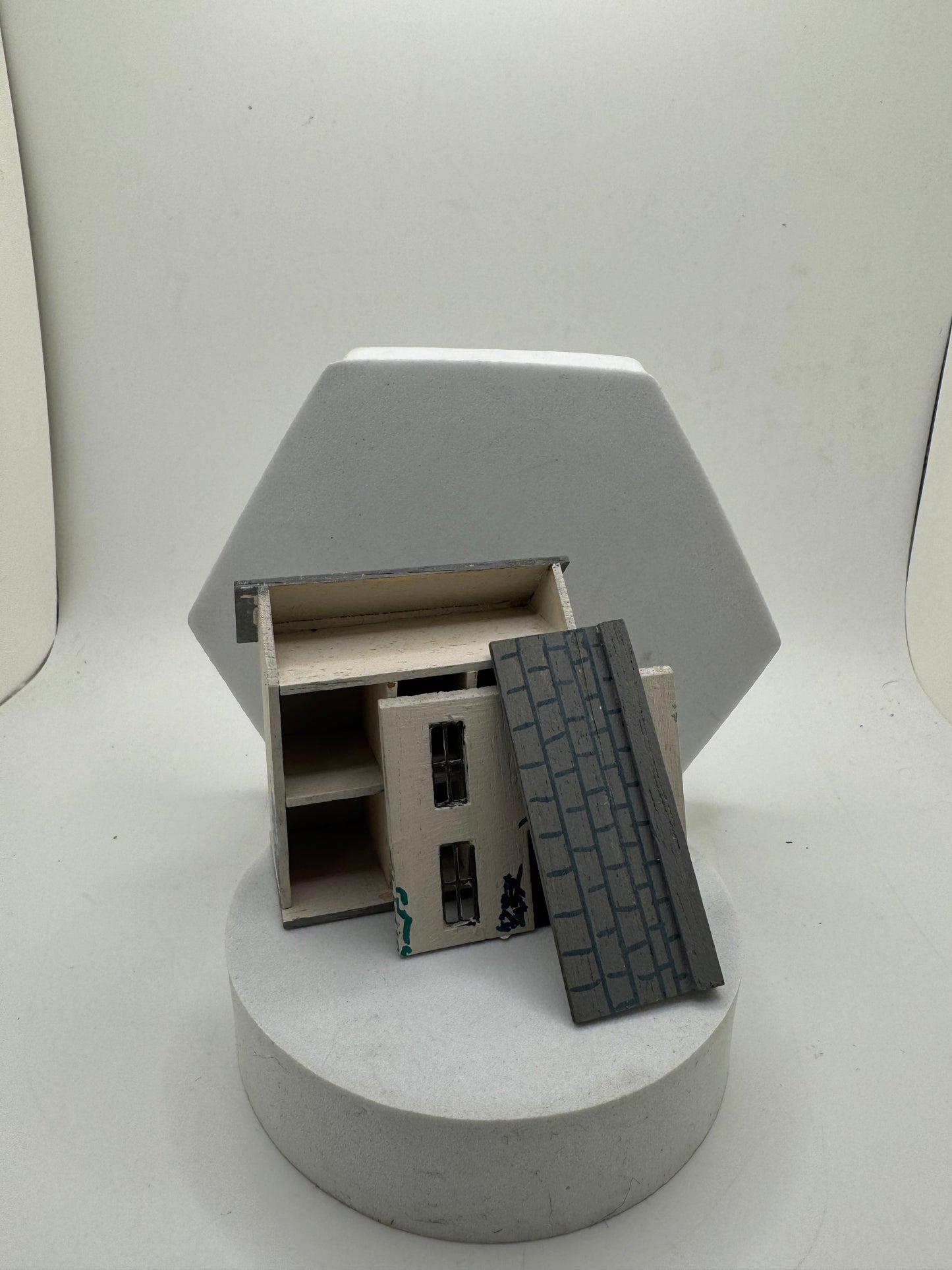 1/12th / 1:12 /  Inch Scale DollsHouse x1