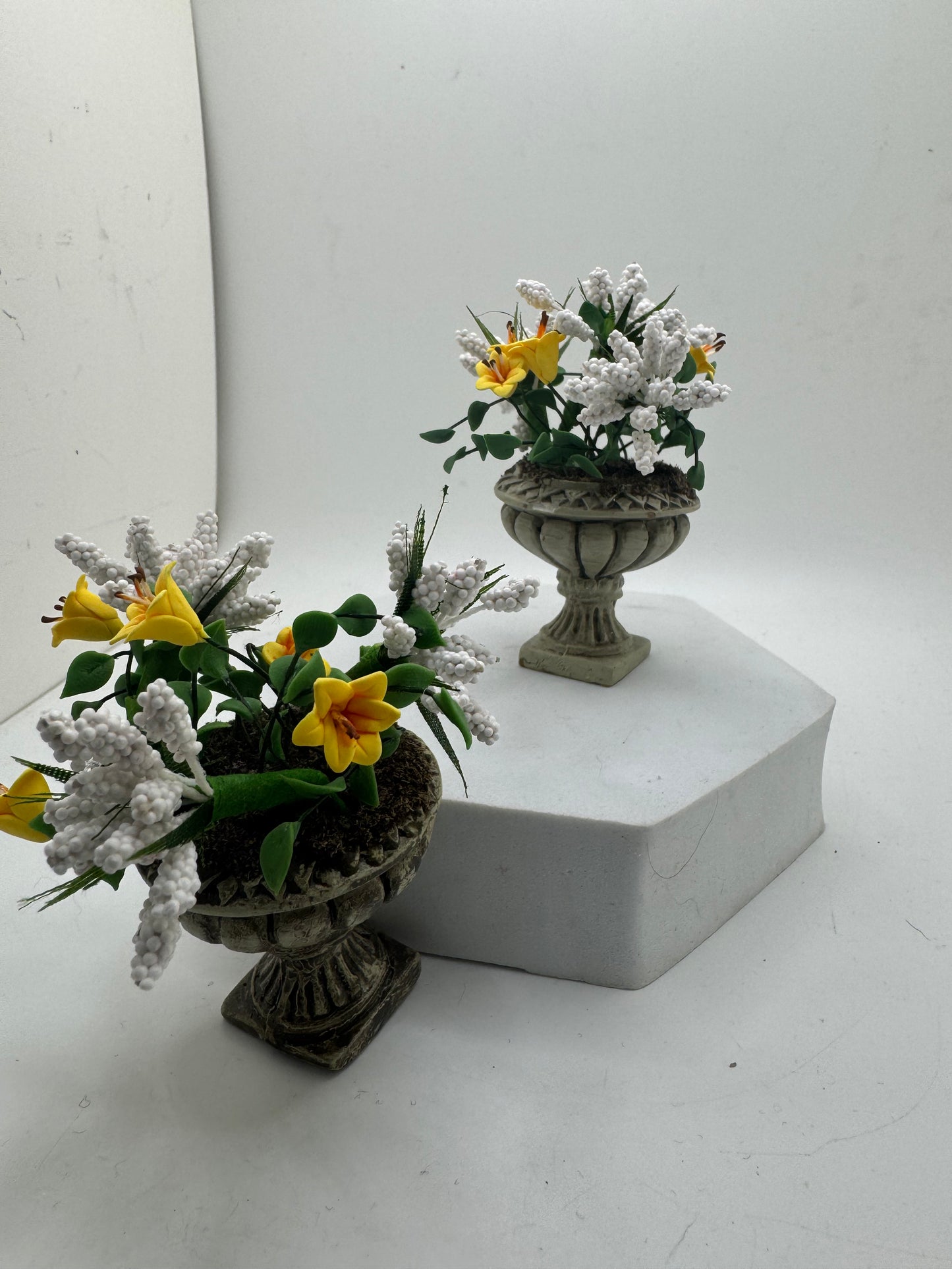1/12th floral Urn Planter x1
