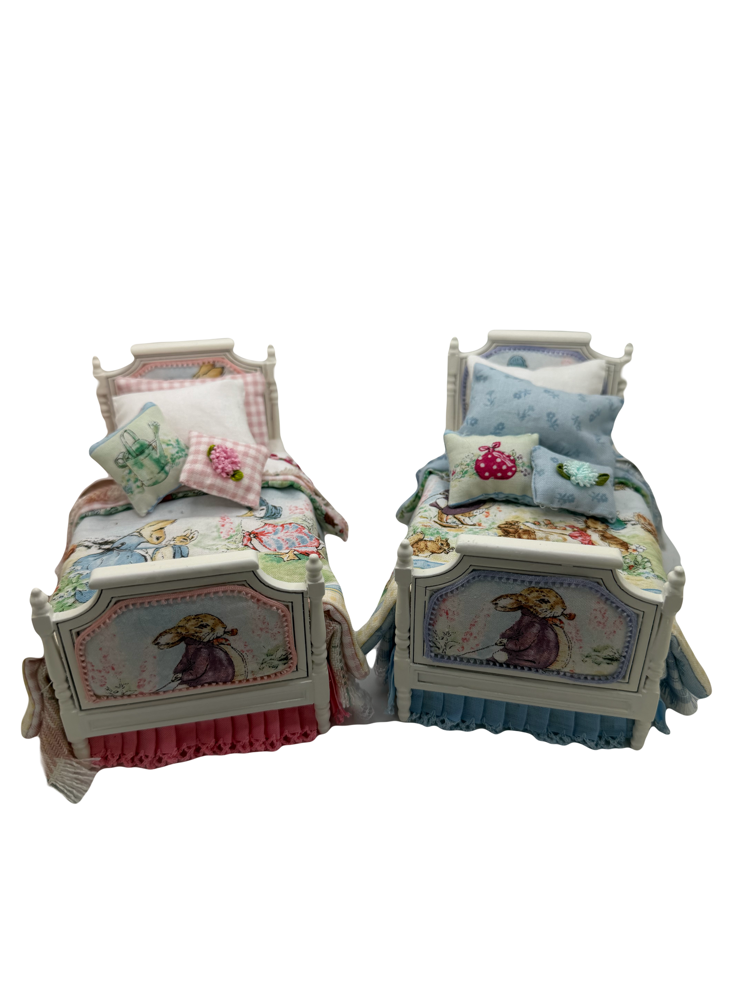 1/12th - 1:12 - 1 inch scale Beatrix Potter Single bed (2 available)