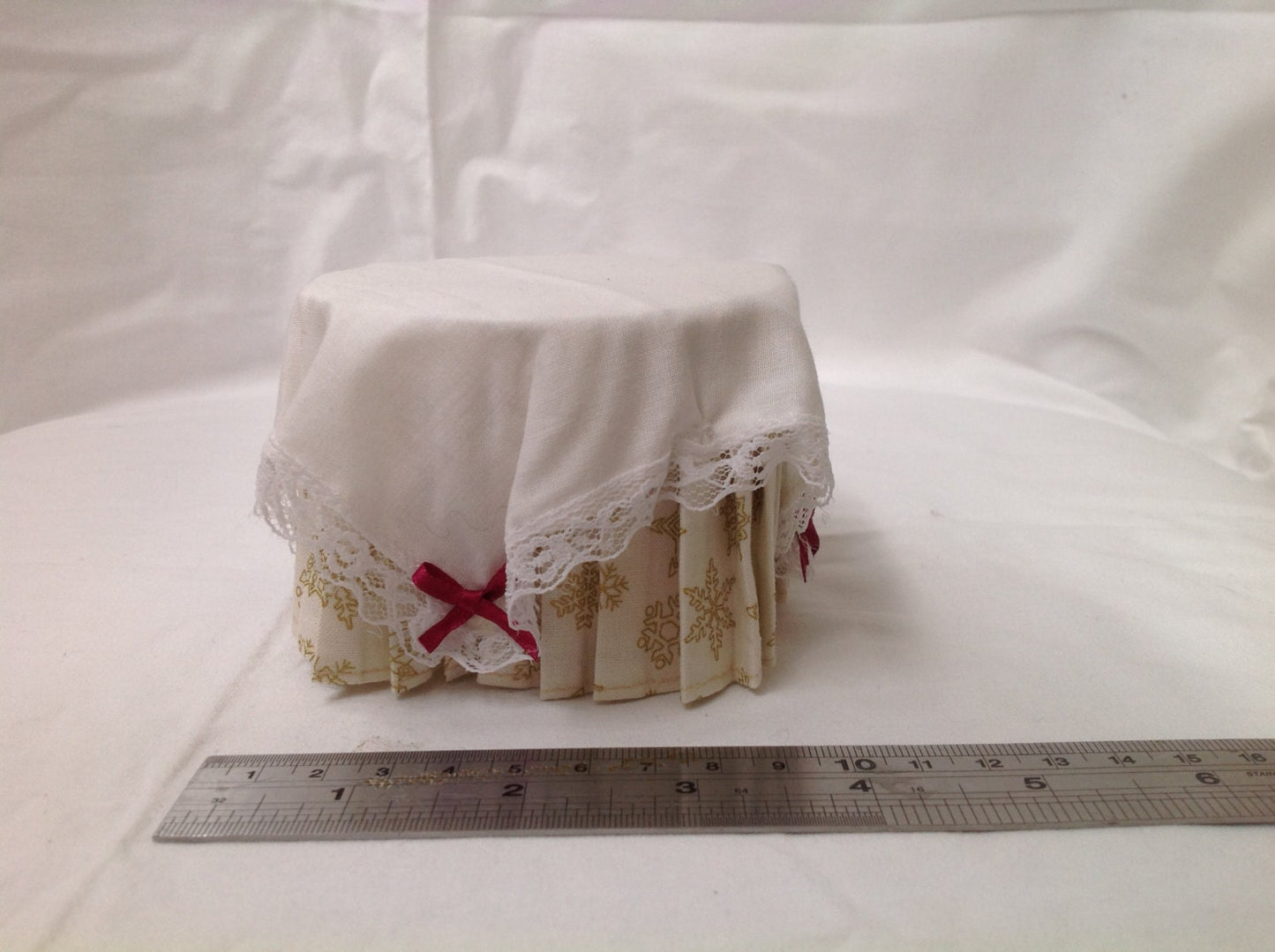 Dolls House Miniature - 1/12th Table and Christmas Cloth (cream or navy)