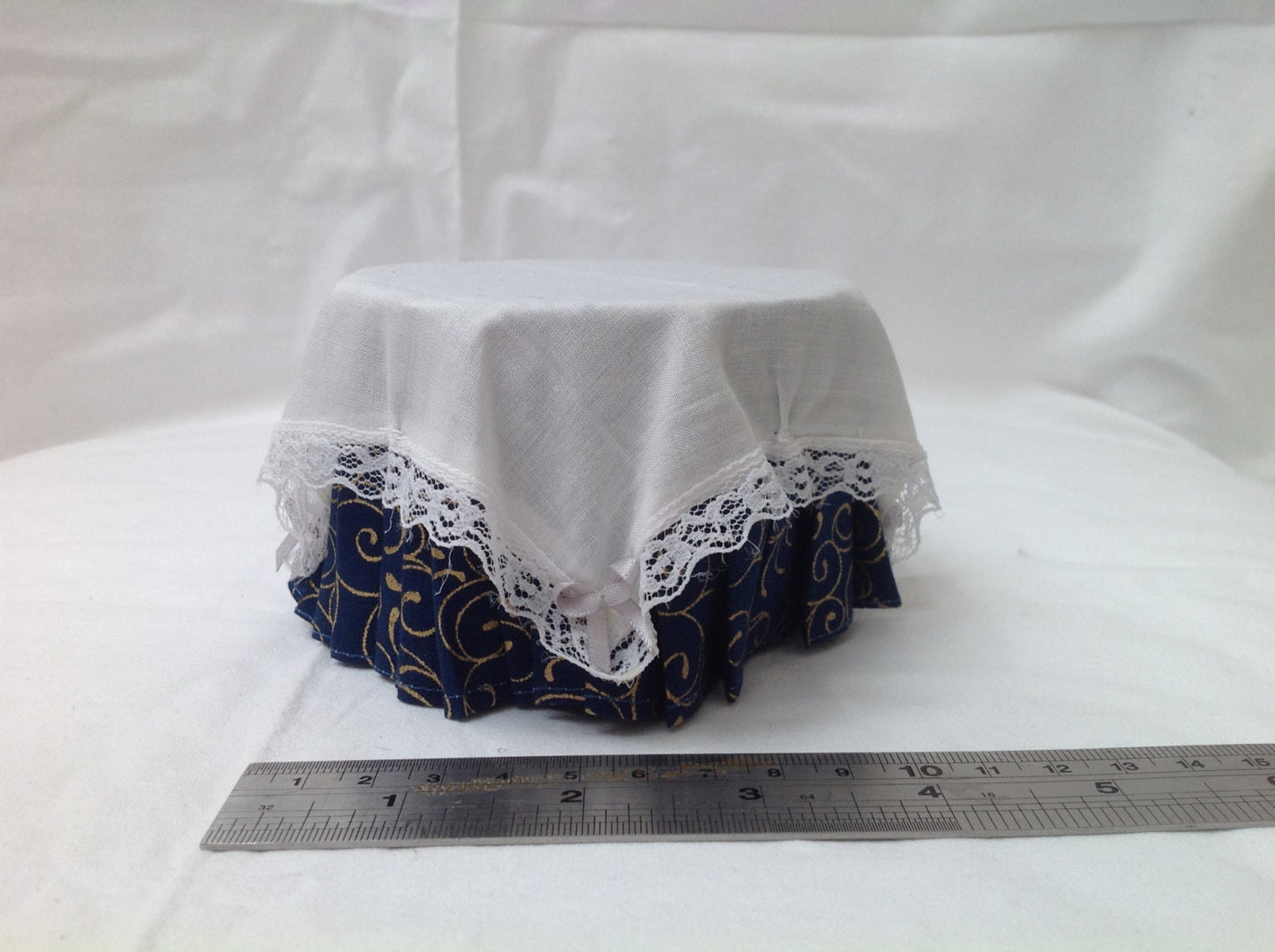 Dolls House Miniature - 1/12th Table and Christmas Cloth (cream or navy)