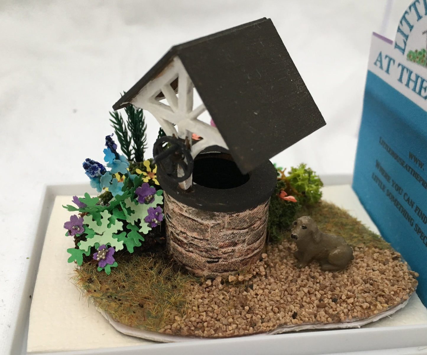 Dolls House Miniatures ( 1/48th - 1:48th - 1/4" - Quarter Inch Scale ) - Hand Made Garden Wishing Well Scene