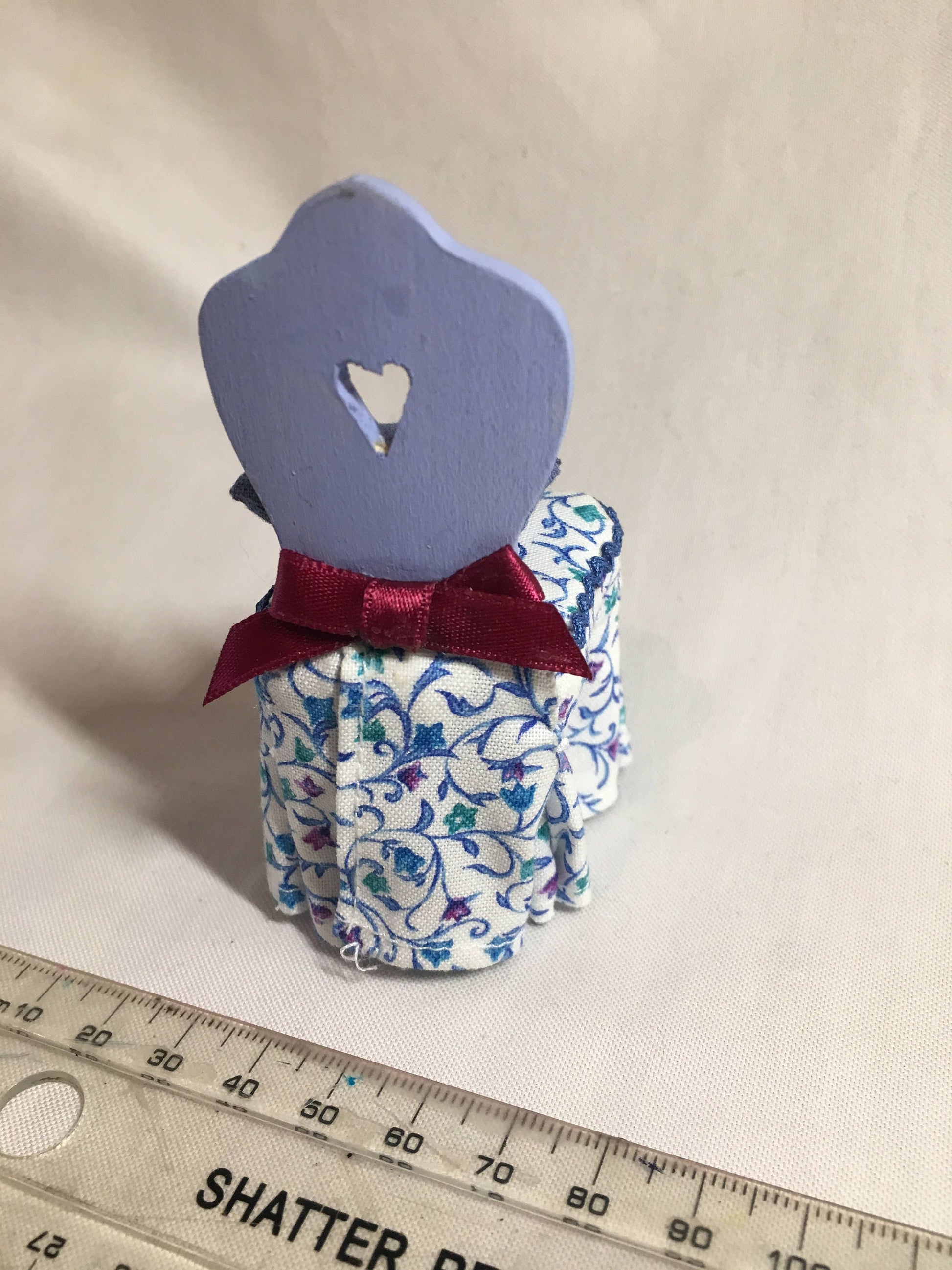 DOLLS HOUSE MINIATURES - 1/12th Pretty Painted Bedroom  Chair