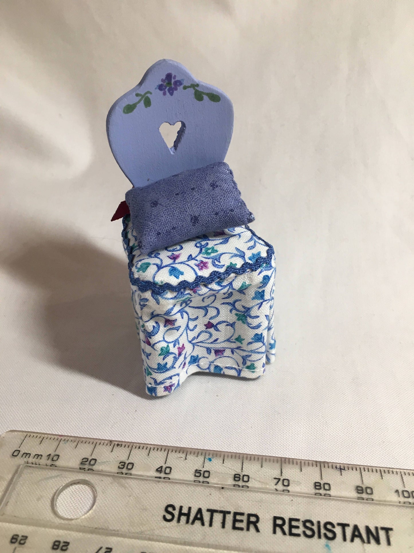 DOLLS HOUSE MINIATURES - 1/12th Pretty Painted Bedroom  Chair