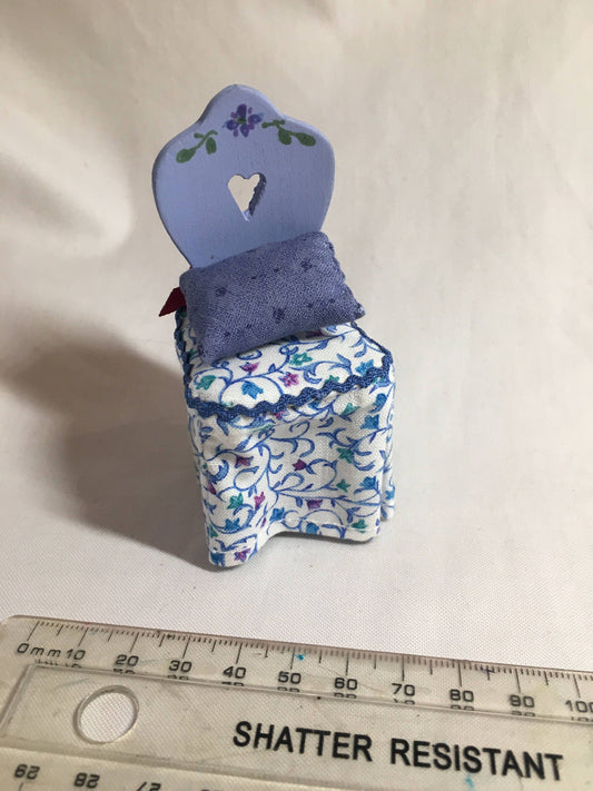 DOLLS HOUSE MINIATURES - 1/12th Pretty Painted Bedroom  Chair