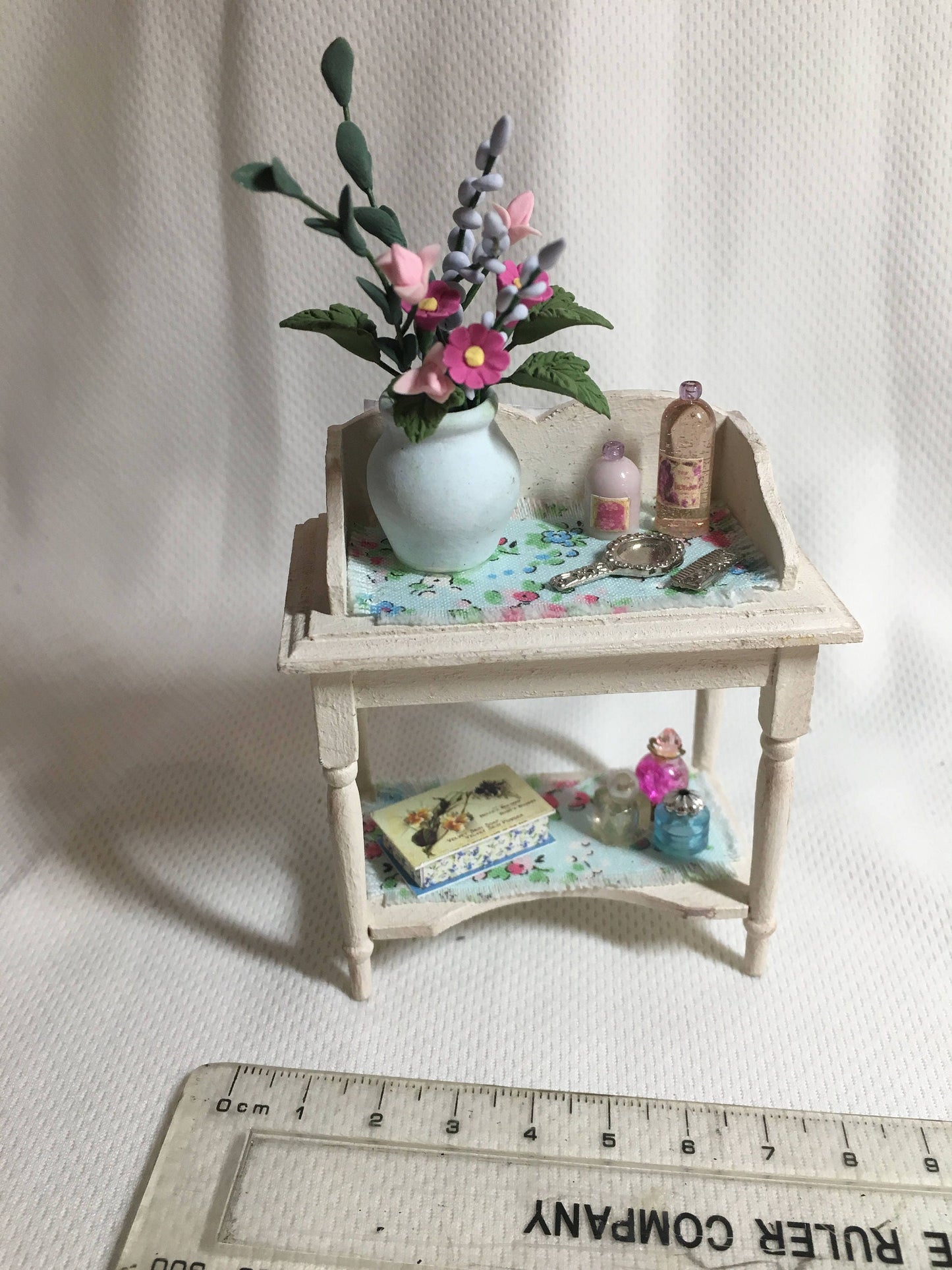 Dolls House Miniatures - Washstand with Green and Pink details