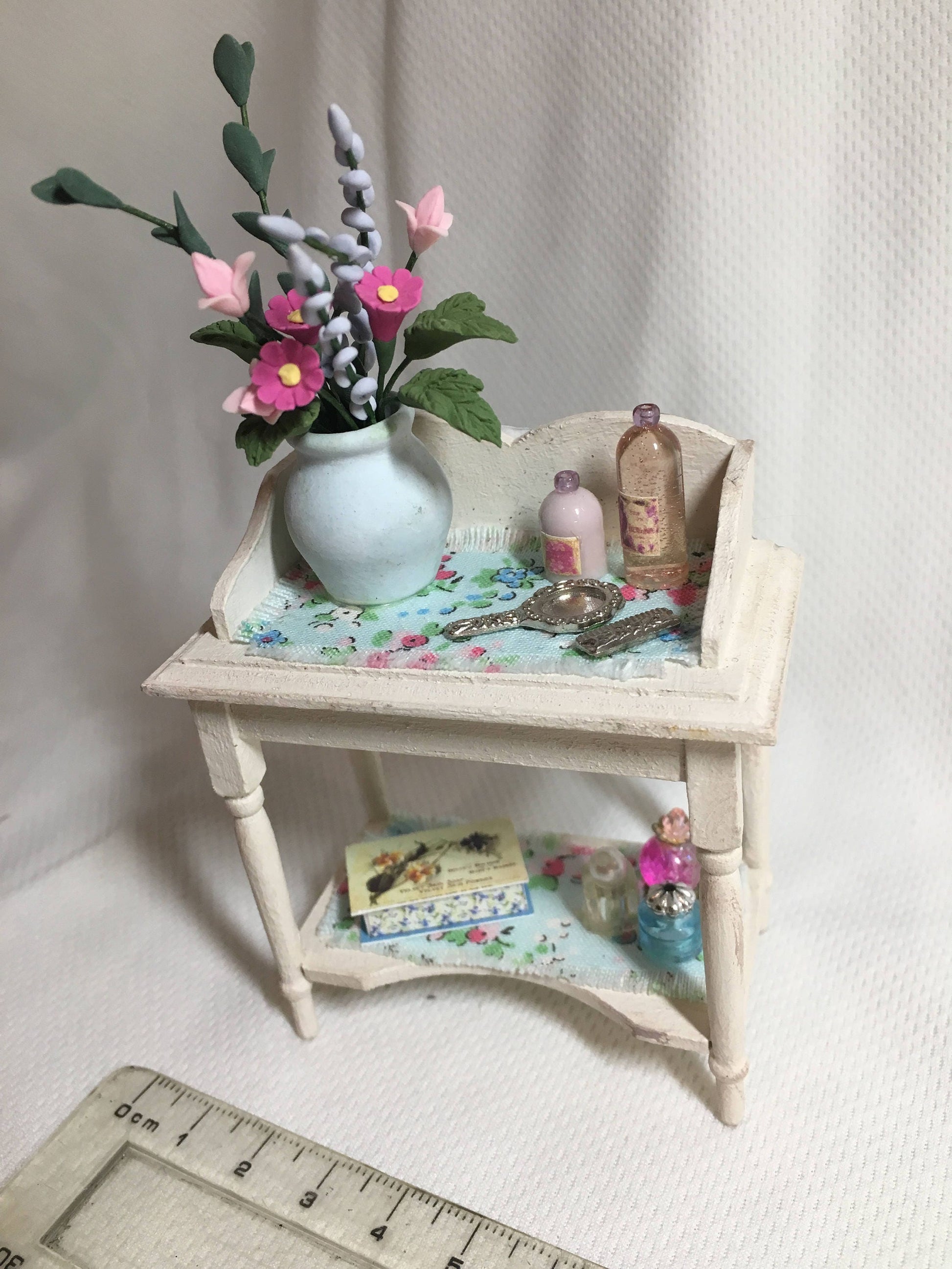 Dolls House Miniatures - Washstand with Green and Pink details