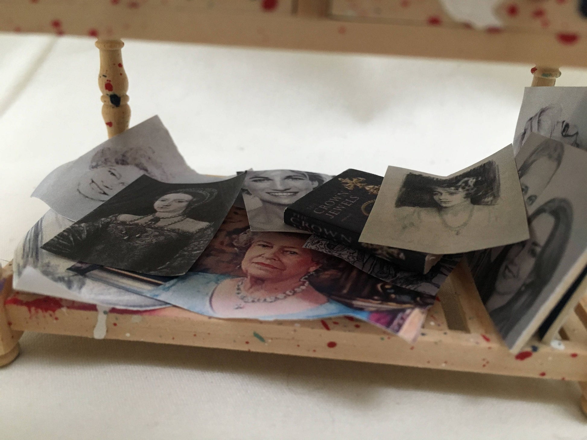 Dolls House Miniatures - Artist's Table (Queen)