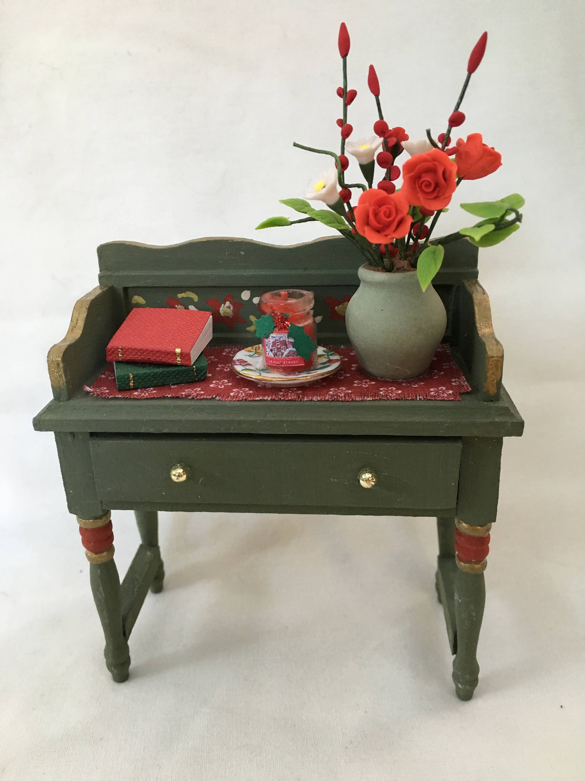 Dolls House Miniatures- 1/12th Christmas Washstand