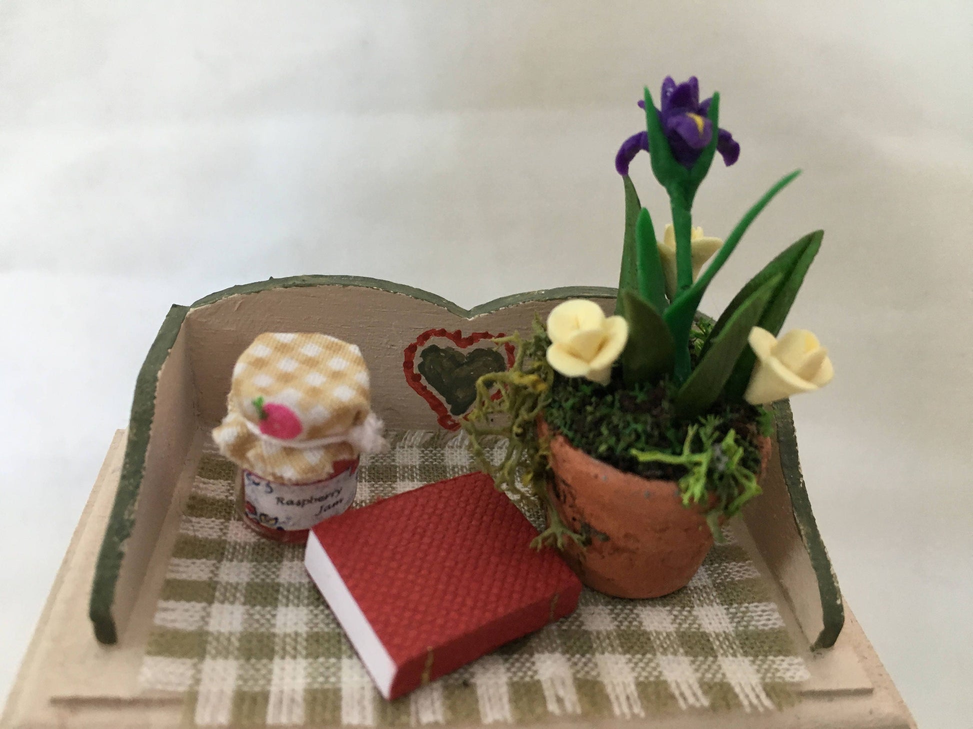 Dolls House Miniatures - Kitchen Washstand Beige with accessories