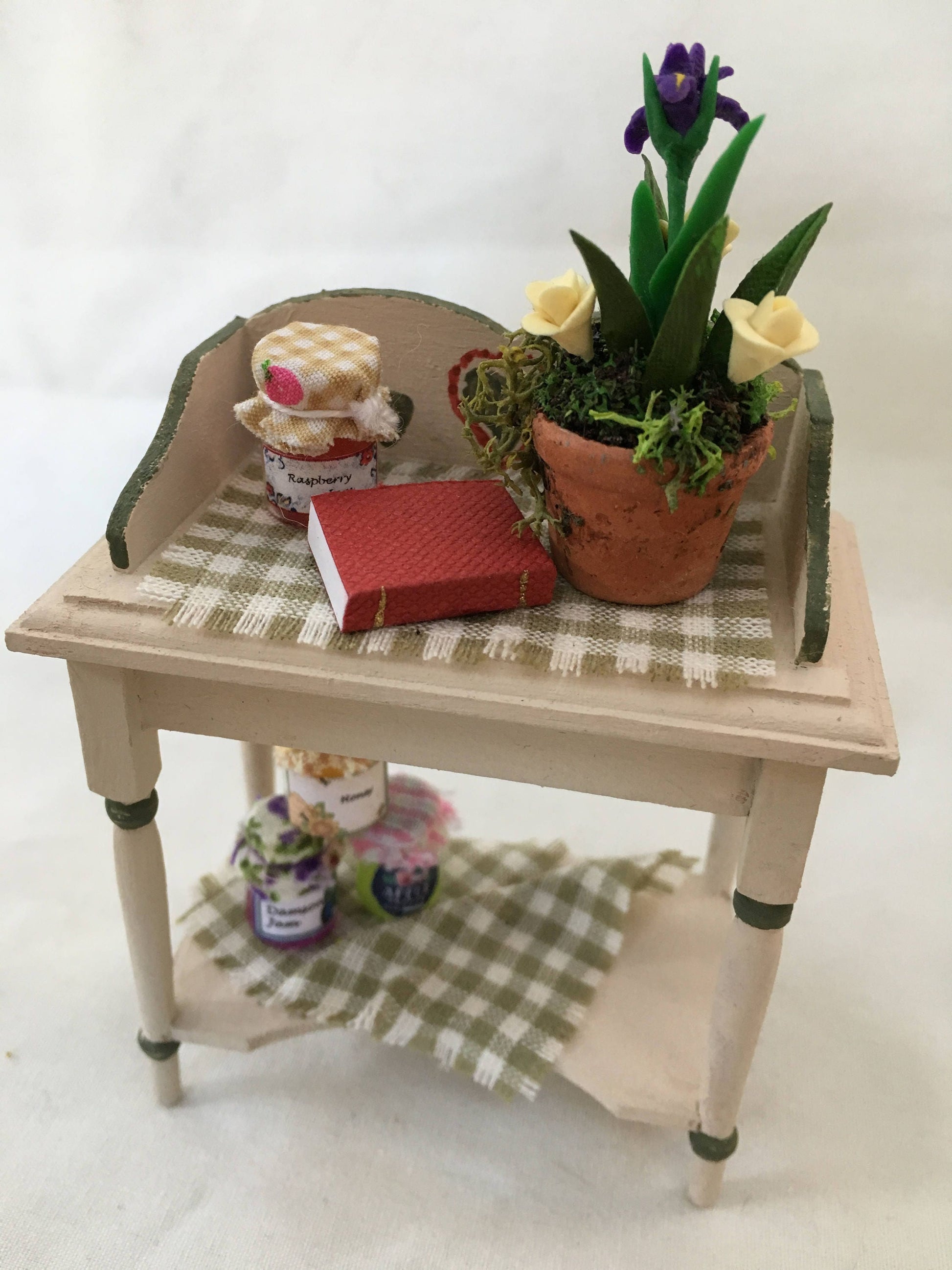 Dolls House Miniatures - Kitchen Washstand Beige with accessories