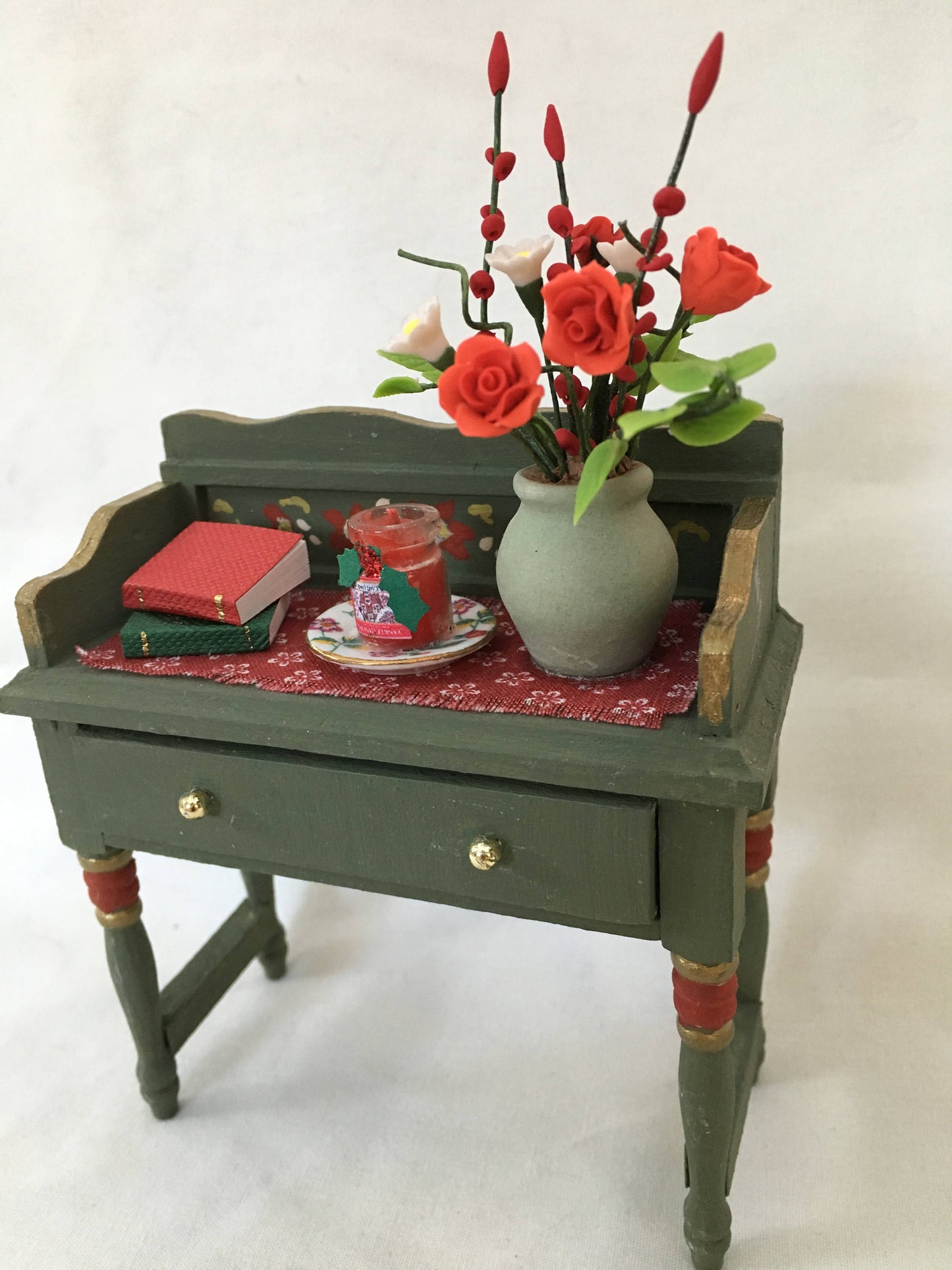 Dolls House Miniatures- 1/12th Christmas Washstand