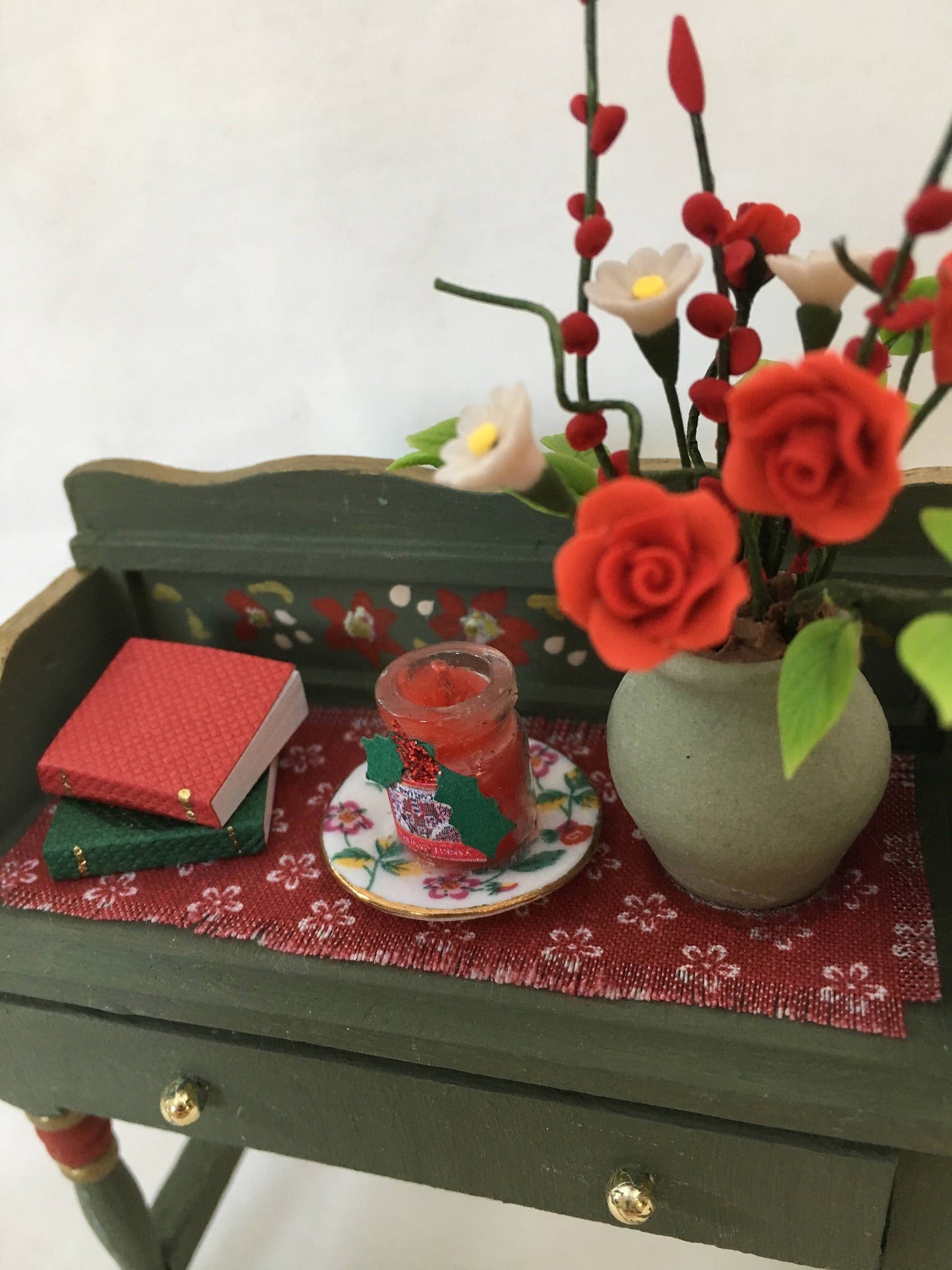 Dolls House Miniatures- 1/12th Christmas Washstand