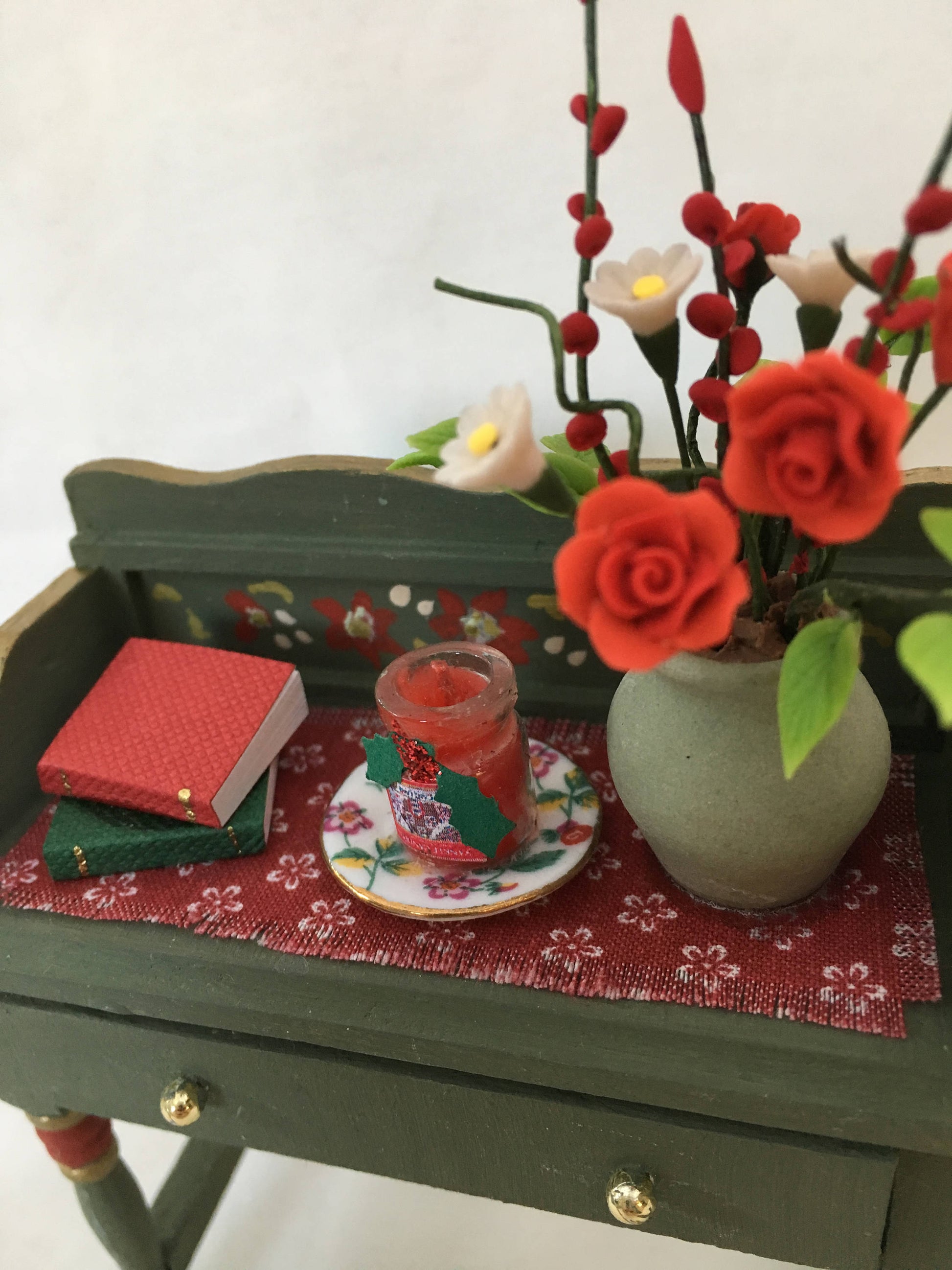 Dolls House Miniatures- 1/12th Christmas Washstand