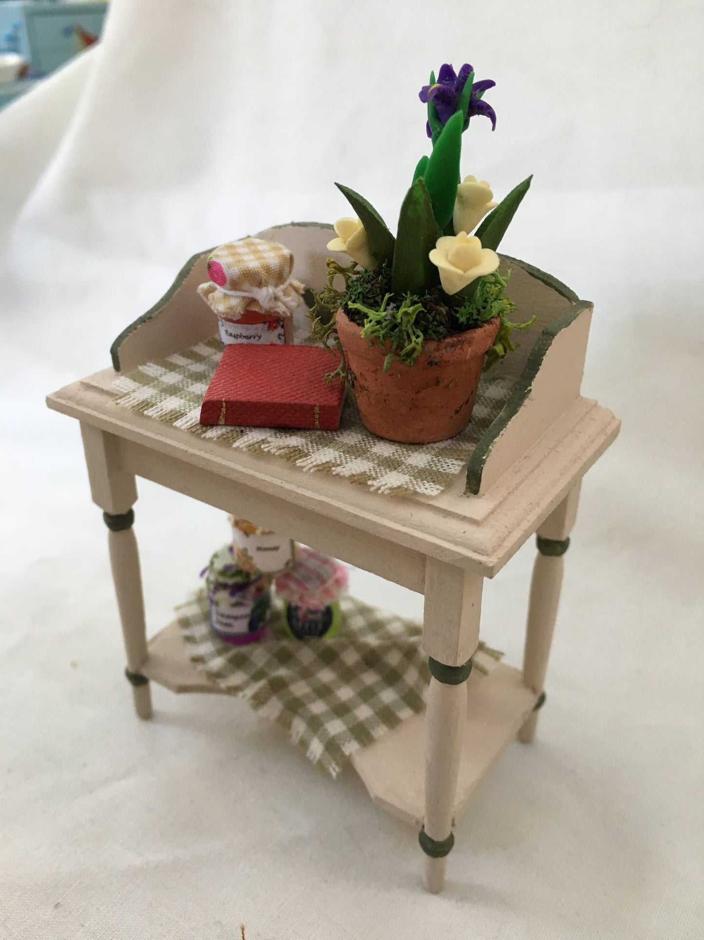 Dolls House Miniatures - Kitchen Washstand Beige with accessories