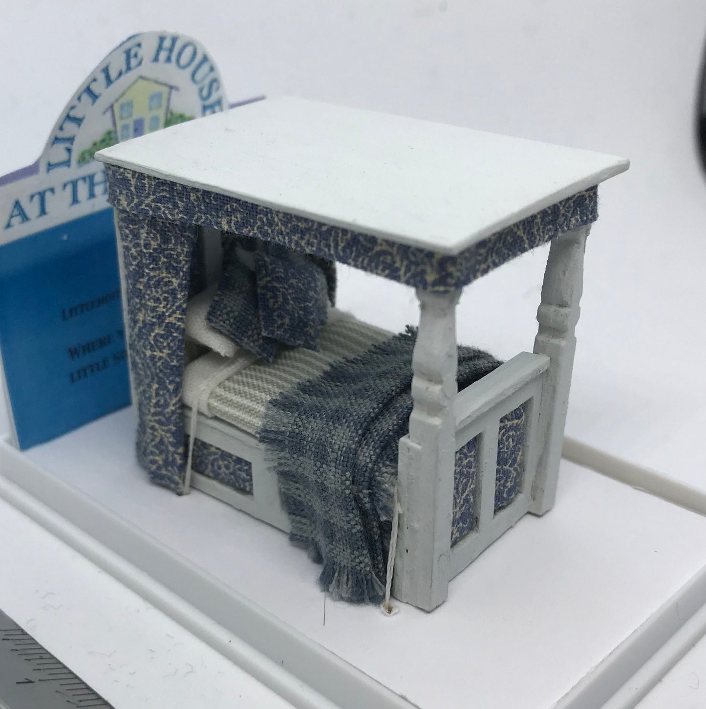 Dolls House Miniatures ( 1/48th - 1:48 - 1/4" - Quarter Inch Scale )  - Handmade  four poster bed