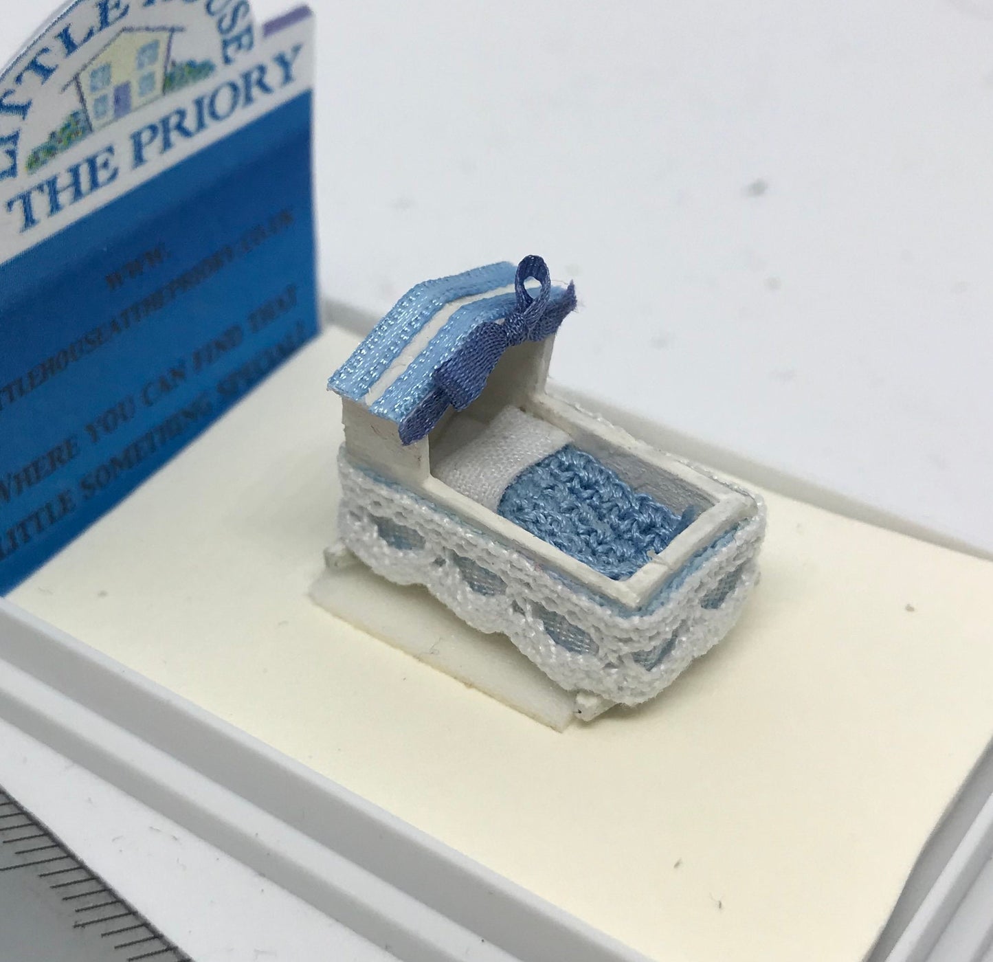 Dolls House Miniatures - Hand Painted Pretty 1/48th (1/4inch) quarter scale baby Rocker Crib (Blue -