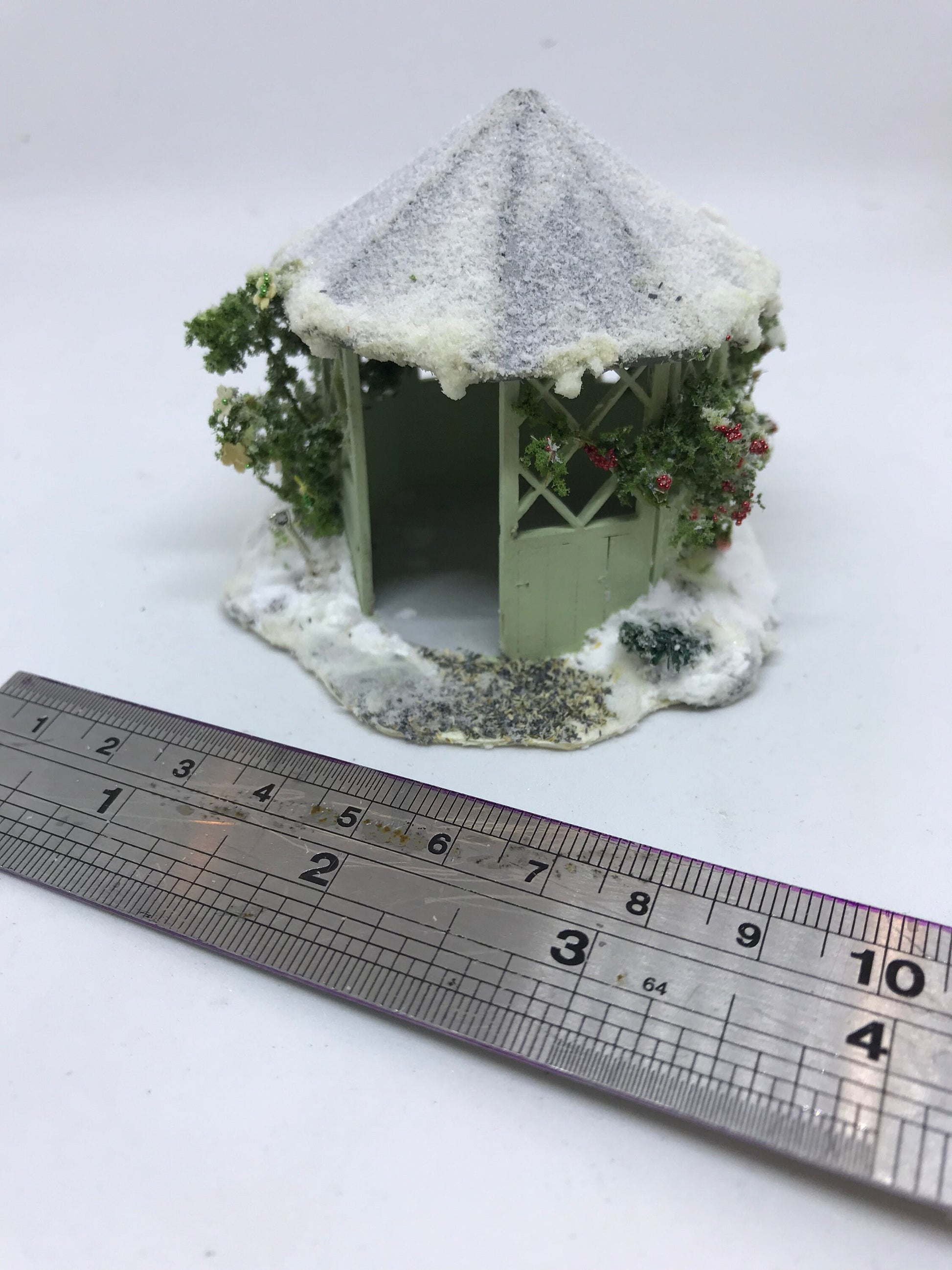 Dolls House Miniatures ( 1/48th - 1:48th - 1/4" - Quarter Inch Scale )Luxury Dressed  Winter Gazebo