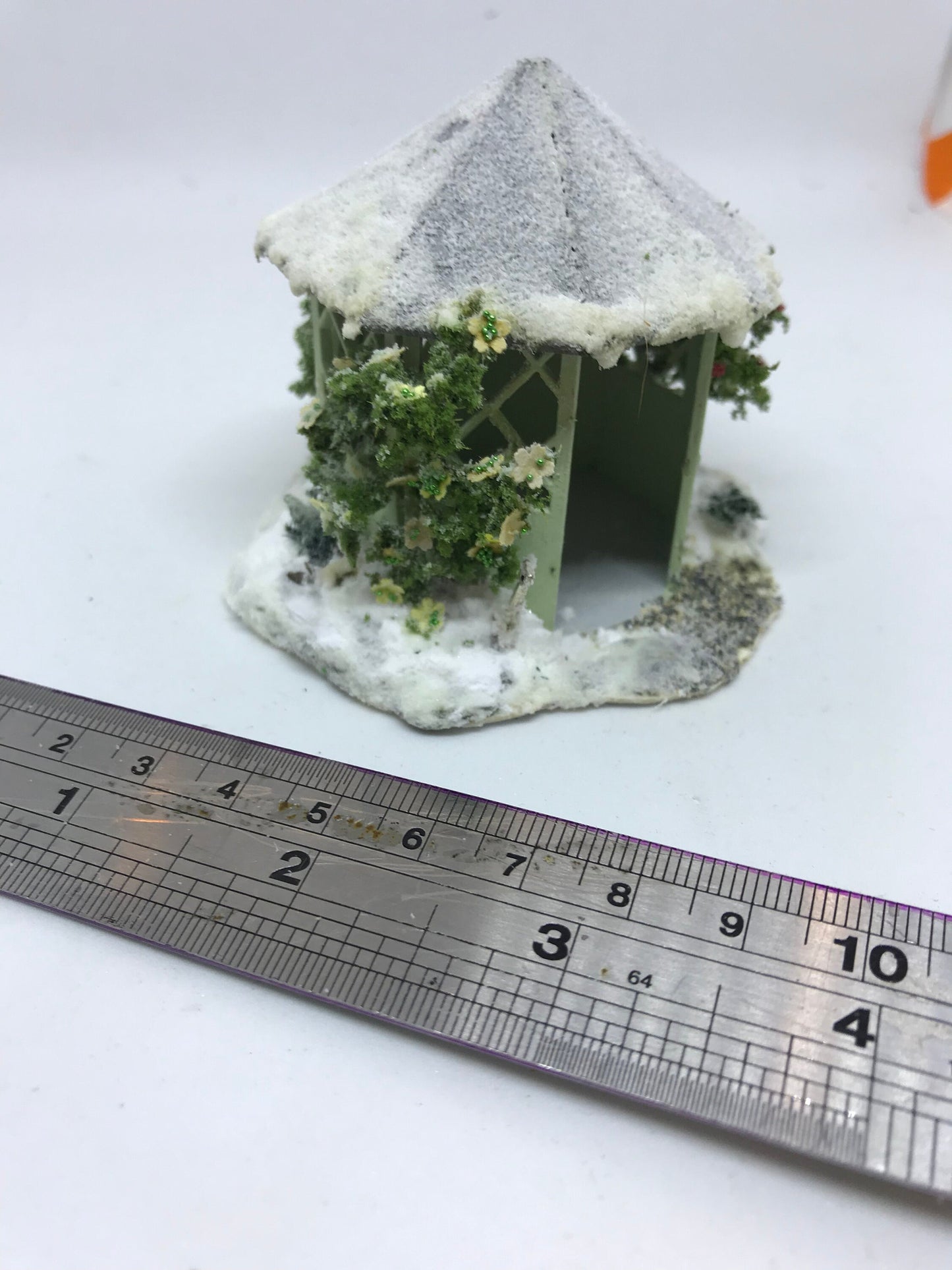 Dolls House Miniatures ( 1/48th - 1:48th - 1/4" - Quarter Inch Scale )Luxury Dressed  Winter Gazebo