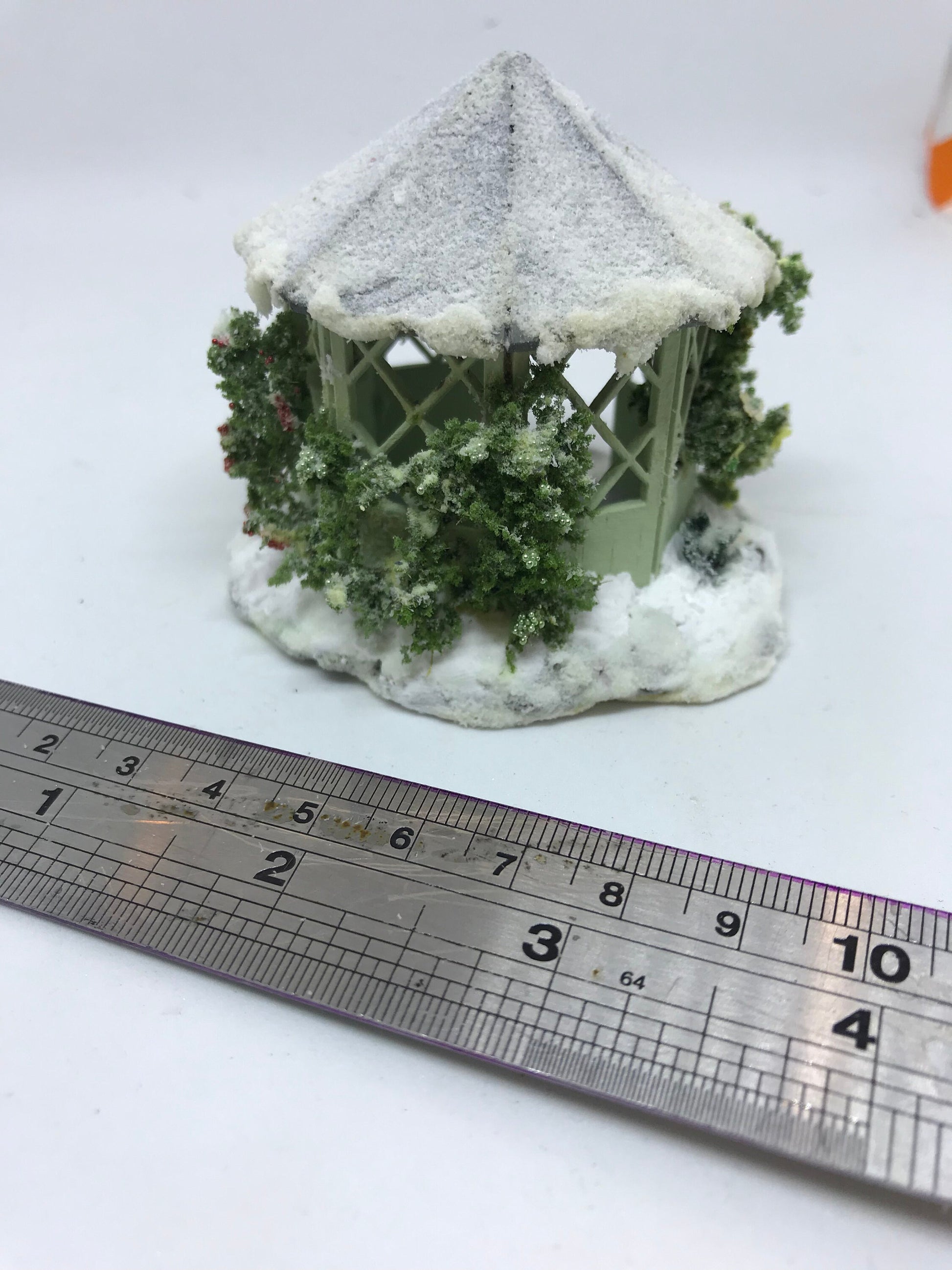Dolls House Miniatures ( 1/48th - 1:48th - 1/4" - Quarter Inch Scale )Luxury Dressed  Winter Gazebo