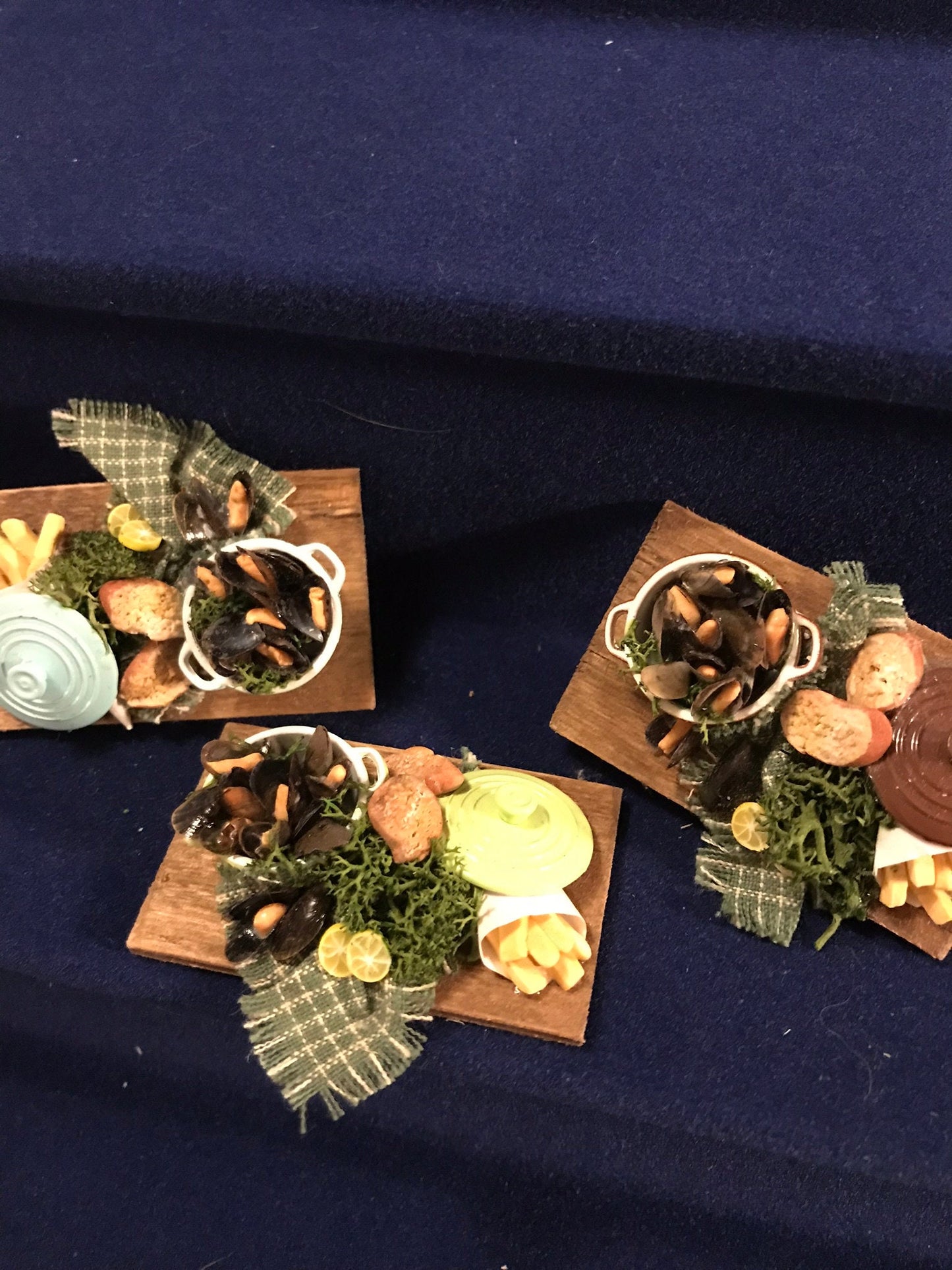 Dolls House Miniatures - 1/12th Moules & Frites Board