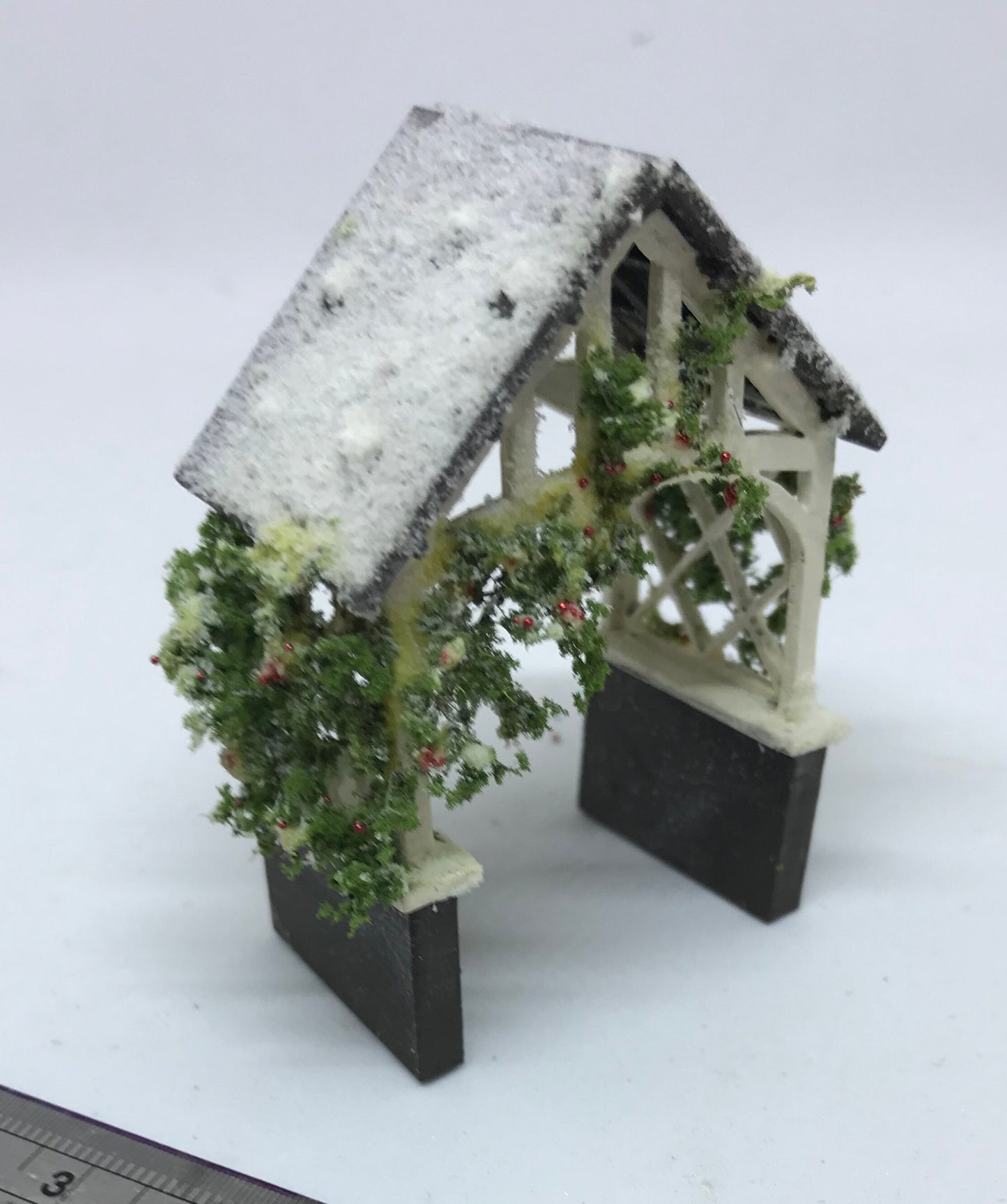 Dolls House Miniatures ( 1/48th - 1:48th - 1/4" - Quarter Inch Scale )Luxury Dressed  Winter Porchway