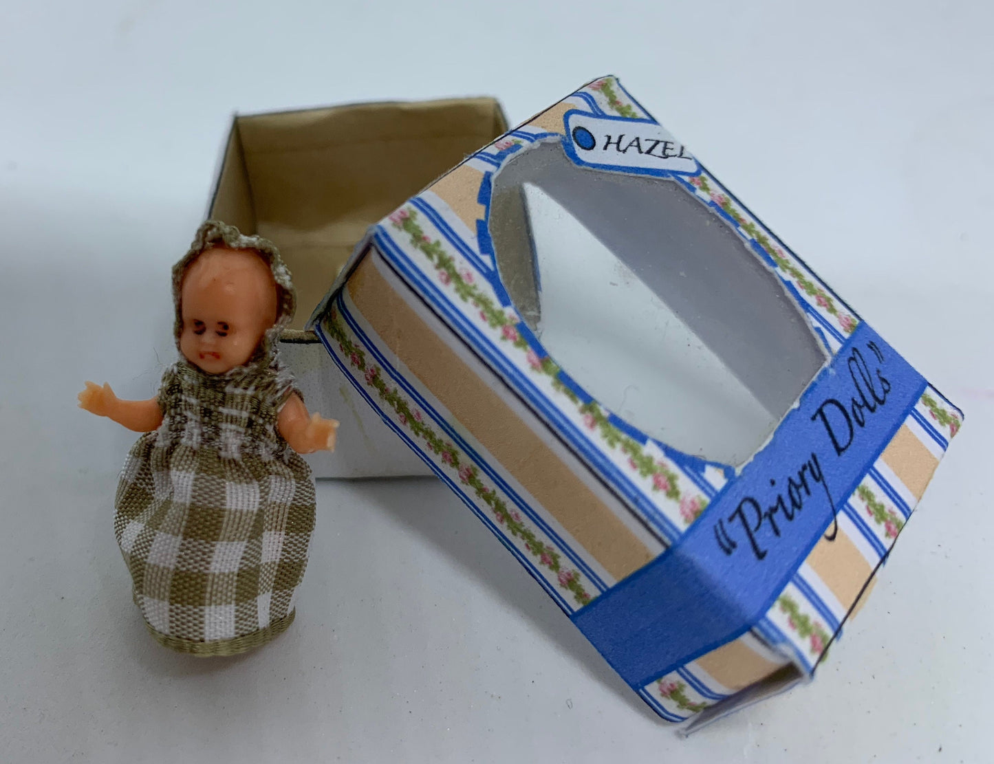 Dolls House Miniatures - Boxed Dolls (various colours)