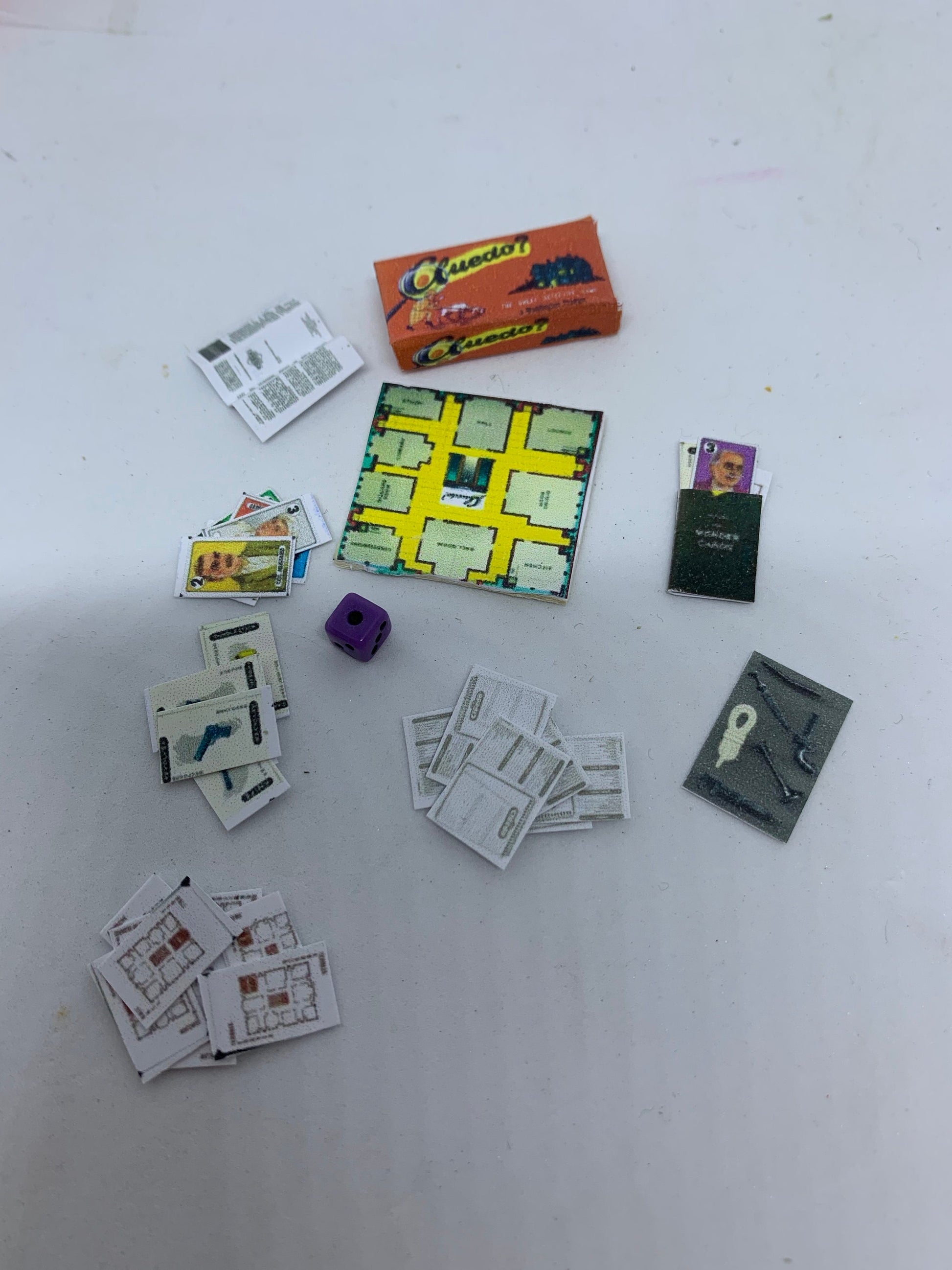 Dolls House Miniatures - Cluedo set