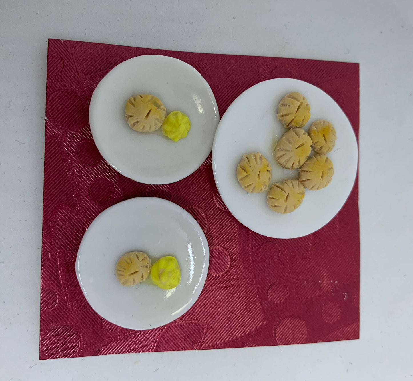 Dolls House Miniatures - Mince Pie on Plates Set