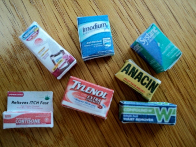 Dolls House Miniatures - 1/12th USA First Aid Items /Medicines (set A)