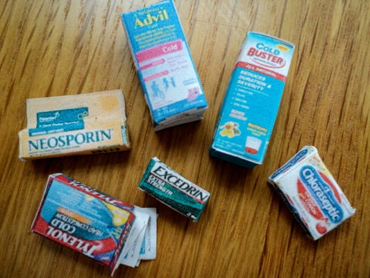 Dolls House Miniatures - 1/12th USA First Aid Items /Medicines (set c)