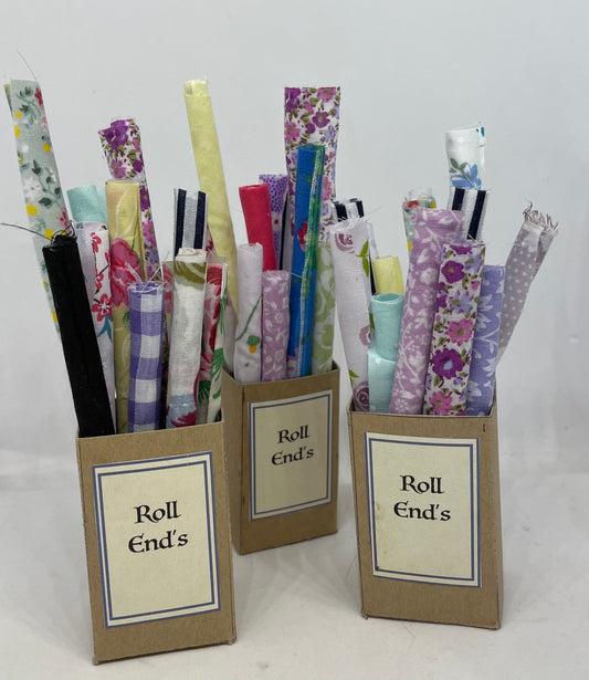 Dolls House Miniatures - 1/12th Roll ends box x1