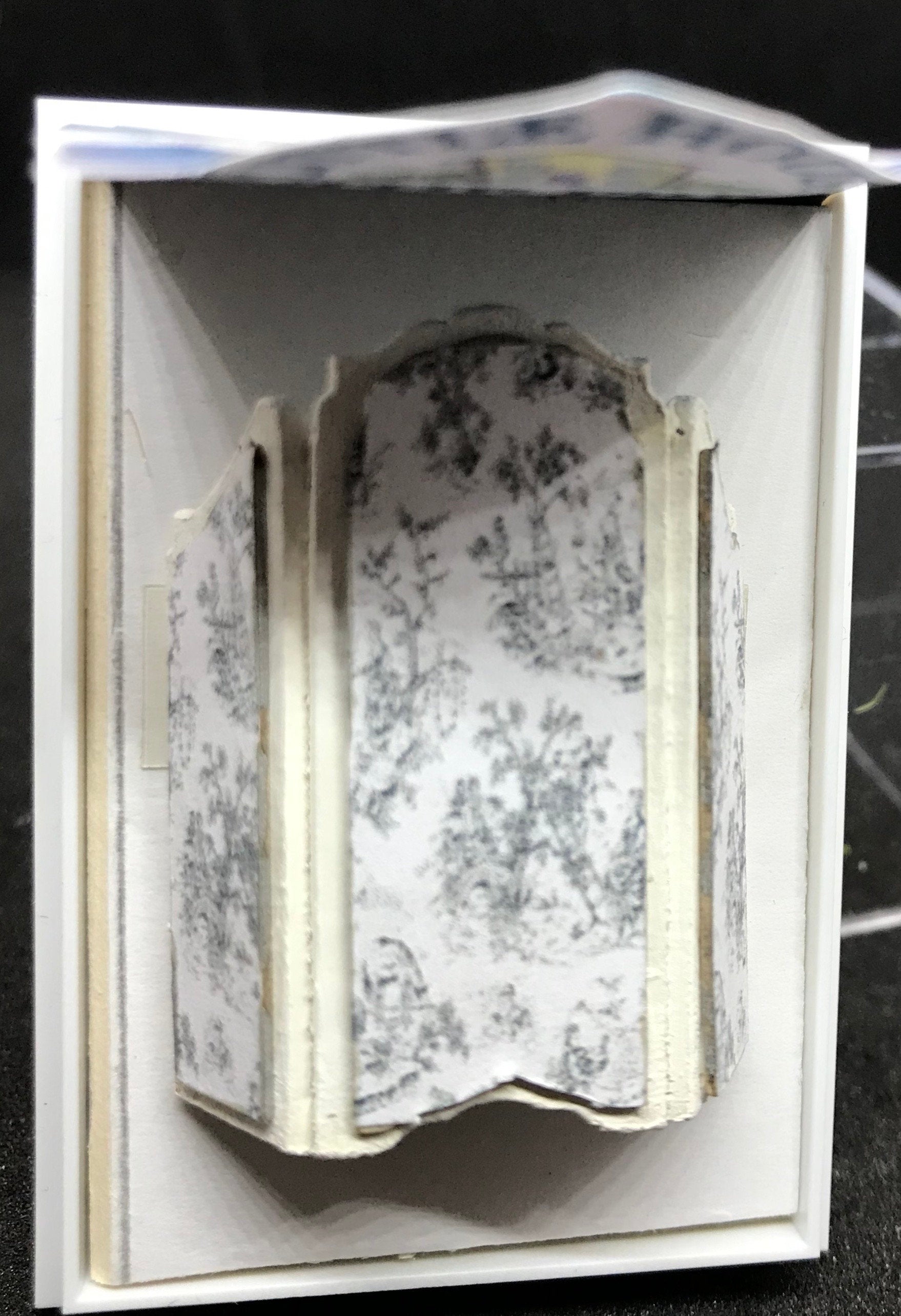 Dolls House Miniatures - Hand Made Screen (1/48th, 1/4inch, quarter scale) -