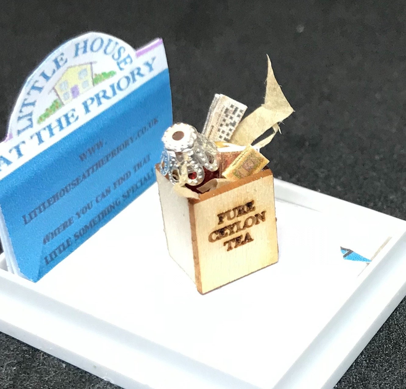 Dolls House Miniatures - Hand Painted Pretty (1/48th,1/4inch, quarter scale) attic box -