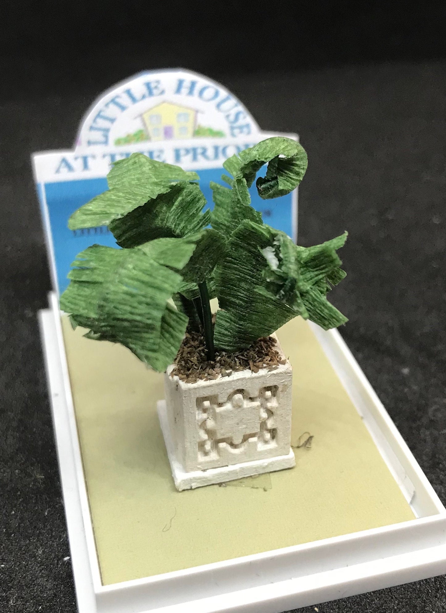 Dolls House Miniatures - Hand Painted Pretty (1/48th,1/4inch, quarter scale) Floor Standing House Plant -