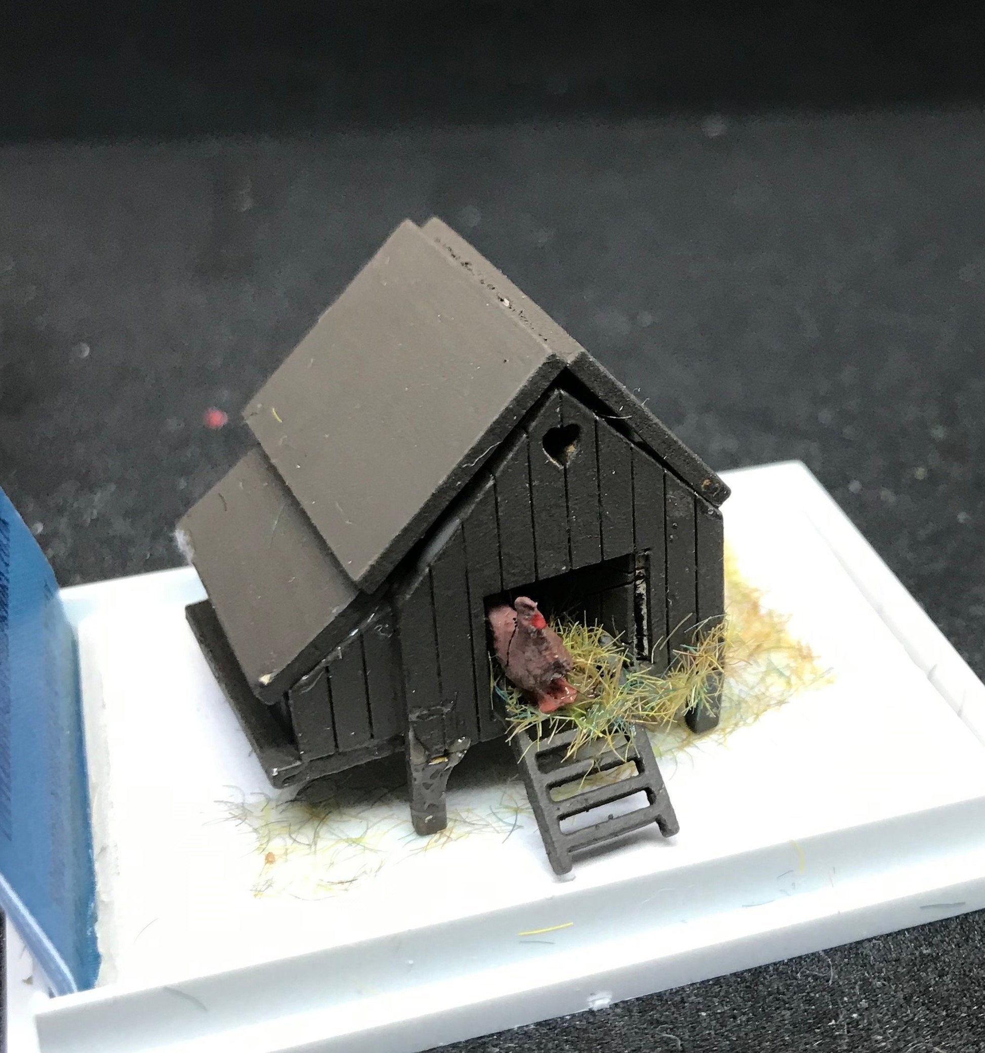 Dolls House Miniatures ( 1/48th - 1:48th - 1/4" - Quarter Inch Scale )Luxury Dressed   Chicken Coop -