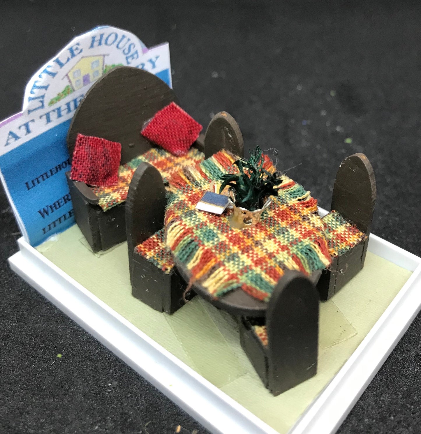 Dolls House 1/48th - table & chairs with Bench -