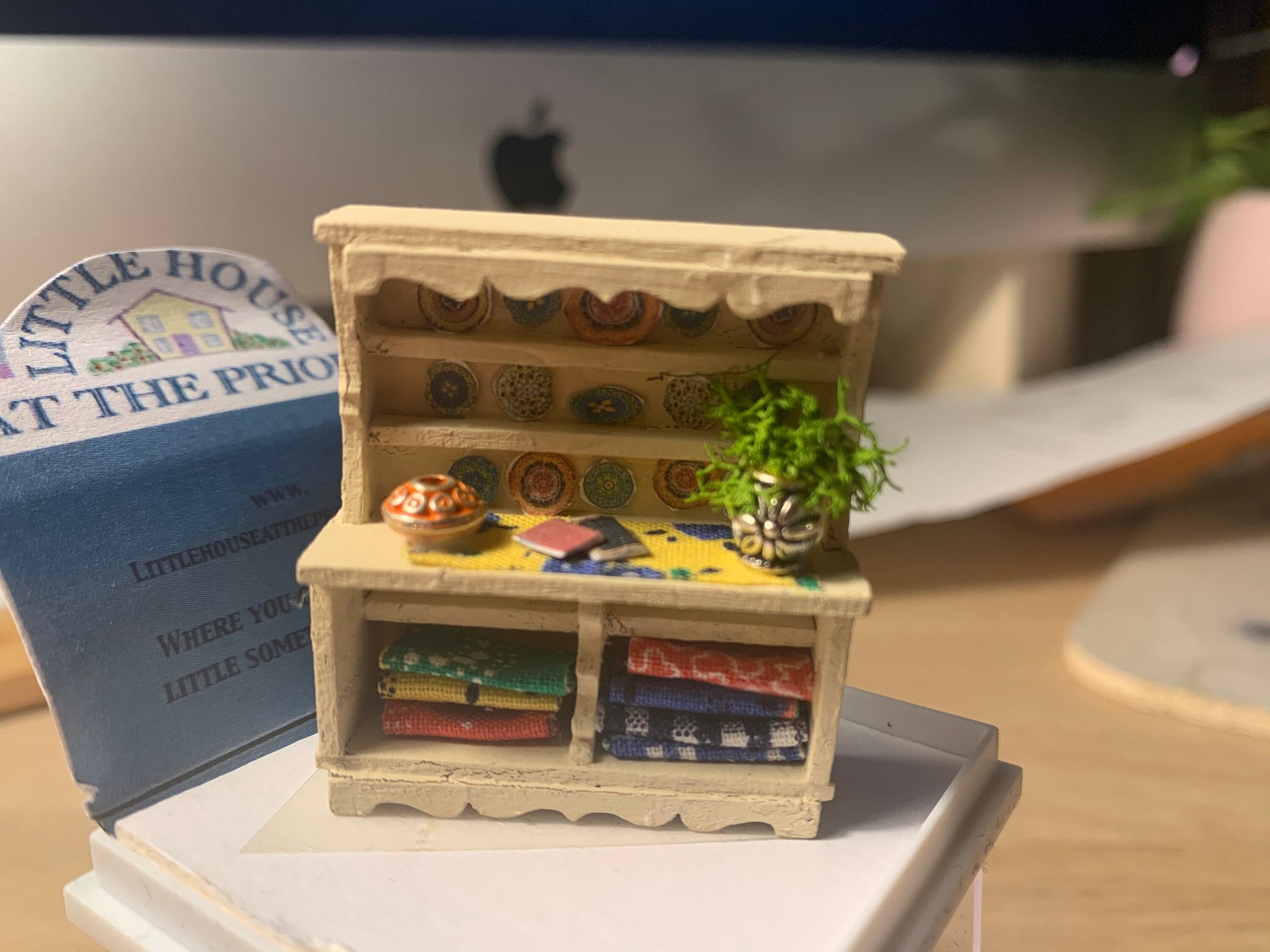 Dolls House Miniatures - Hand Painted Pretty 1/48th (1/4inch) quarter scale - Kitchen Dresser / Hutch  -