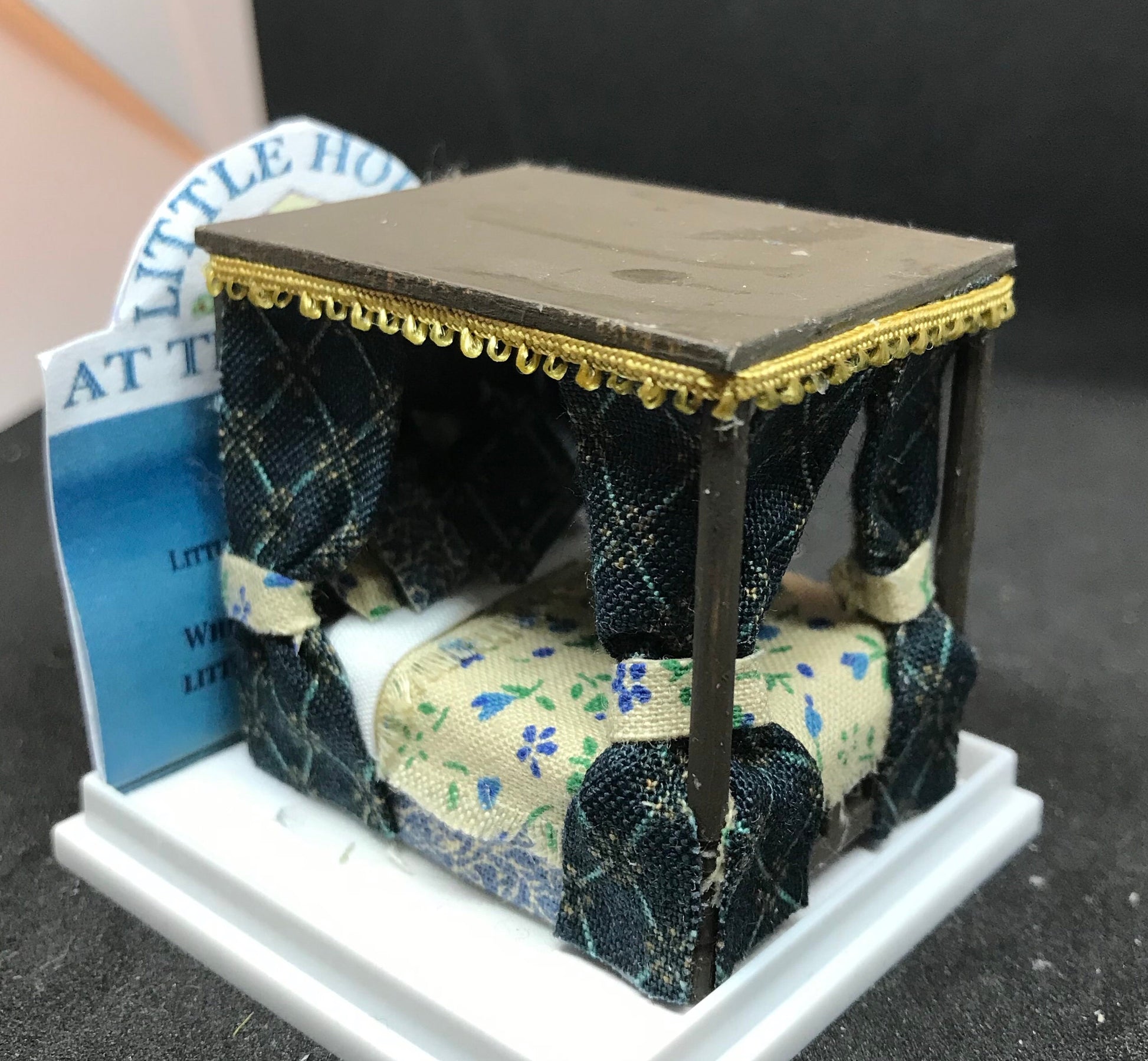 Dolls House Miniatures - Hand Made 1/48th (1/4inch) quarter scale - Four Poster bed