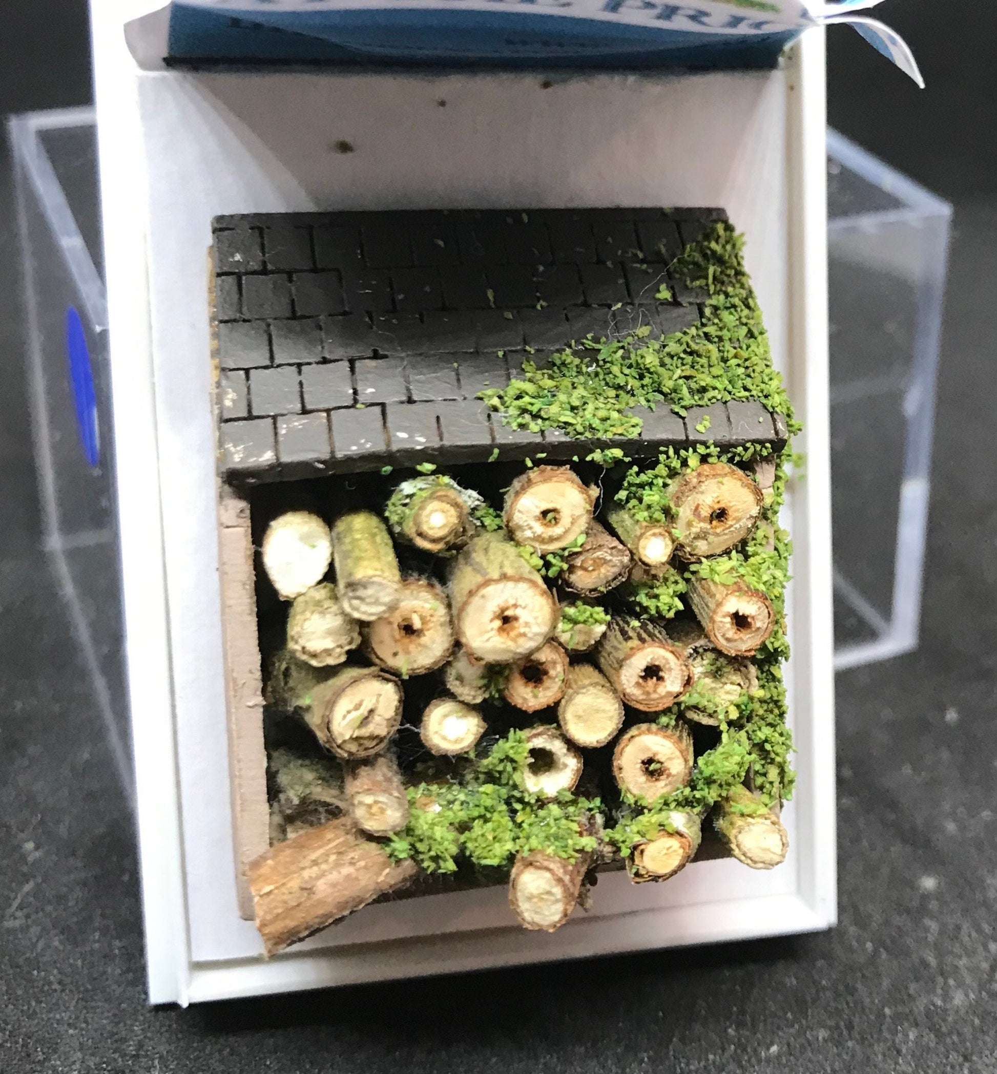 Dolls House Miniatures ( 1/48th - 1:48th - 1/4" - Quarter Inch Scale )Luxury Dressed   Log Shed -