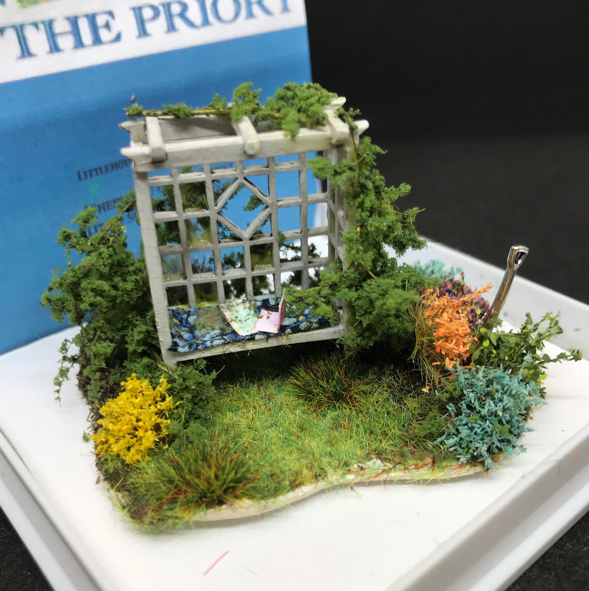 Dolls House Miniatures ( 1/48th - 1:48th - 1/4" - Quarter Inch Scale ) - Hand Made Garden Seat Scene