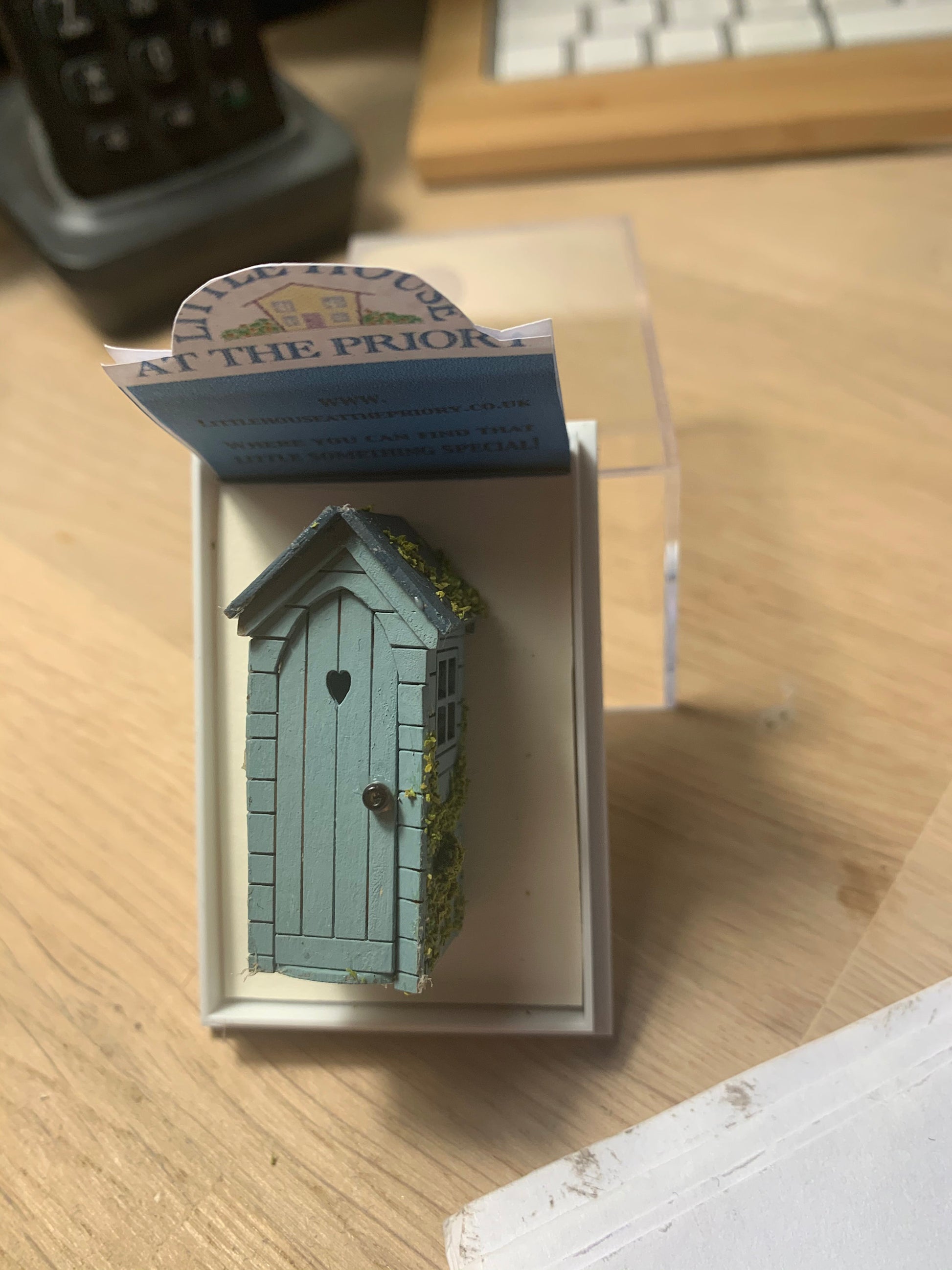 Dolls House Miniatures ( 1/48th - 1:48th - 1/4" - Quarter Inch Scale ) Luxury Dressed   Potting Shed